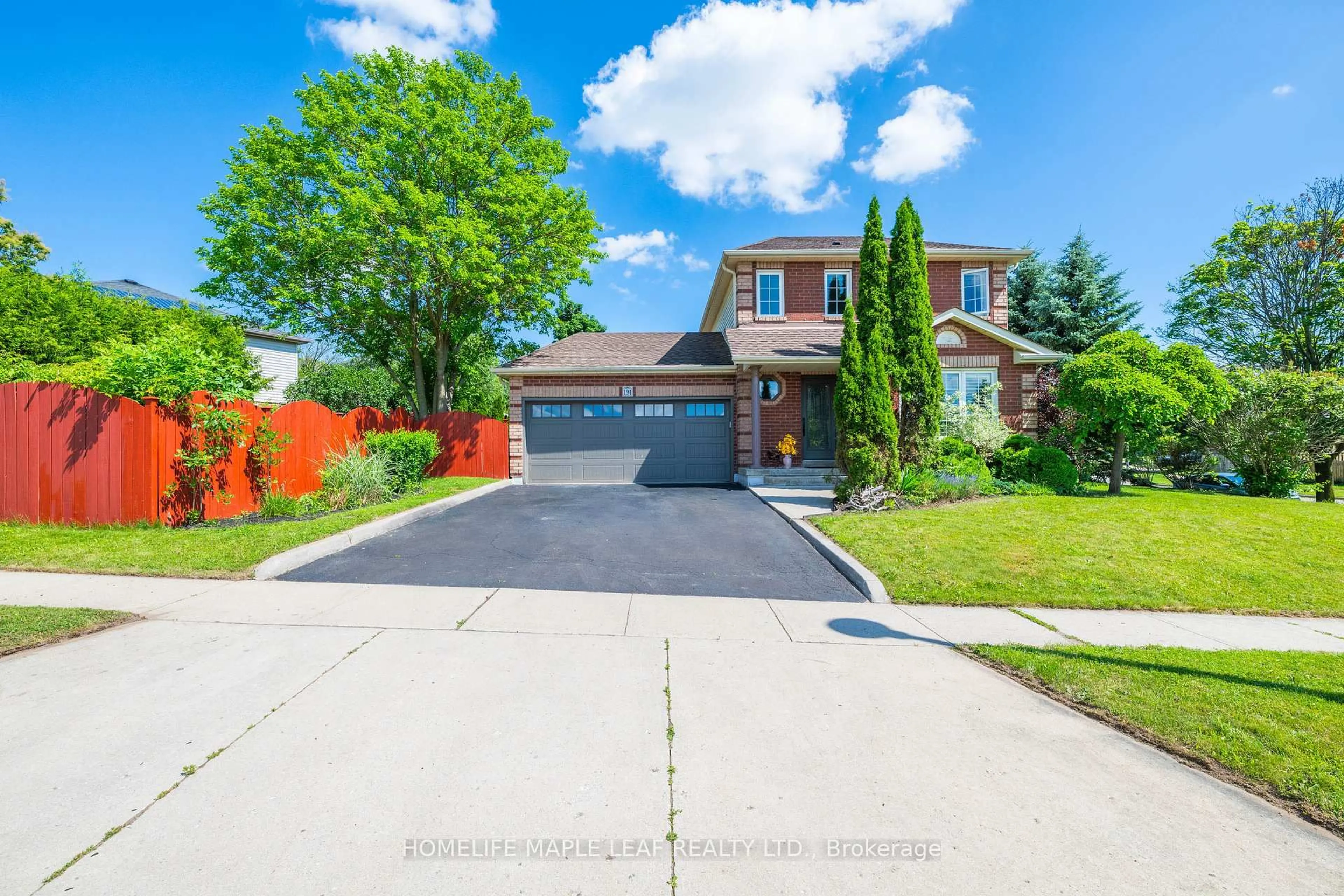 A pic from outside/outdoor area/front of a property/back of a property/a pic from drone, street for 191 Stirling Macgregor Dr, Cambridge Ontario N1S 4Z8