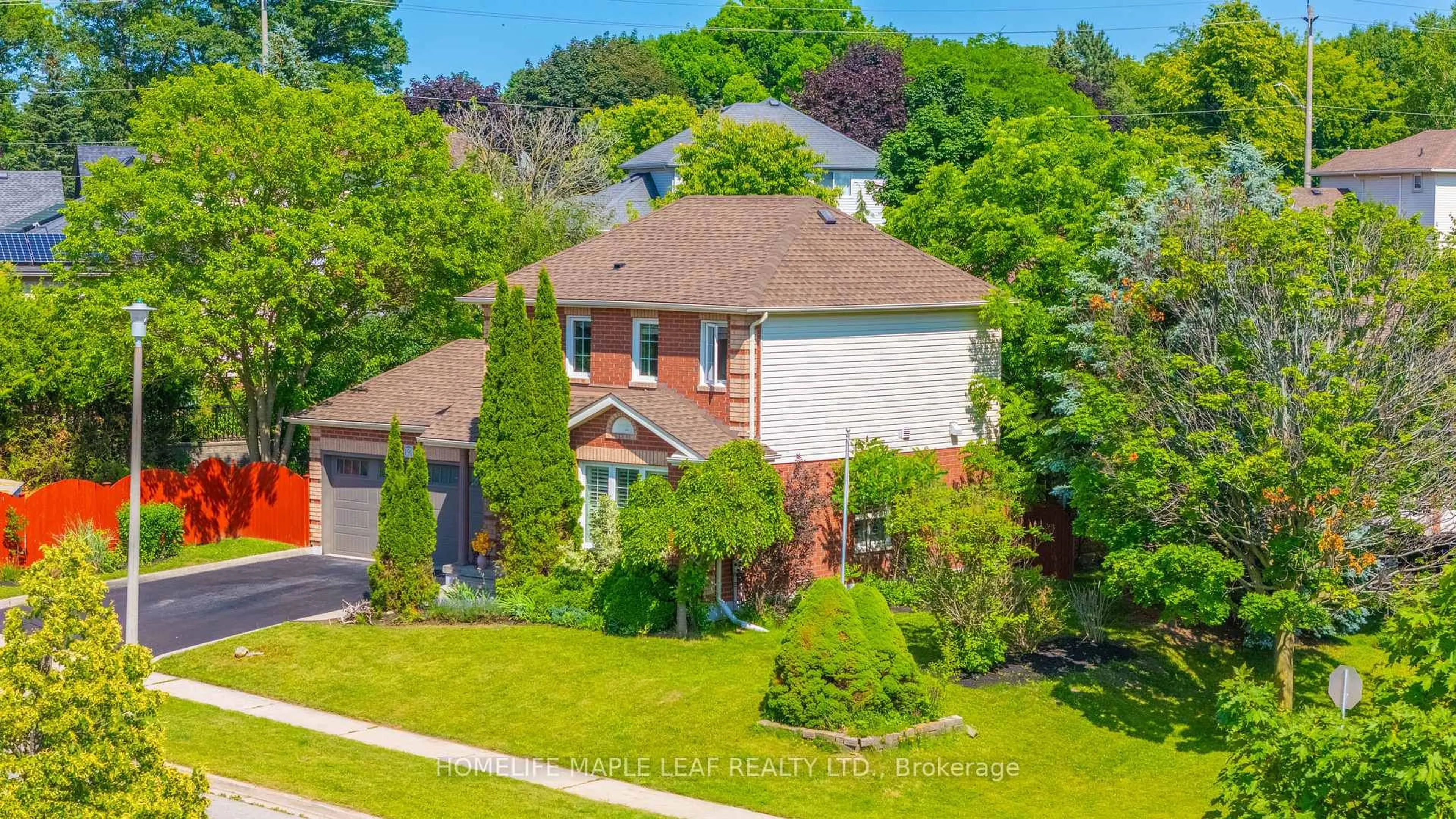 A pic from outside/outdoor area/front of a property/back of a property/a pic from drone, street for 191 Stirling Macgregor Dr, Cambridge Ontario N1S 4Z8