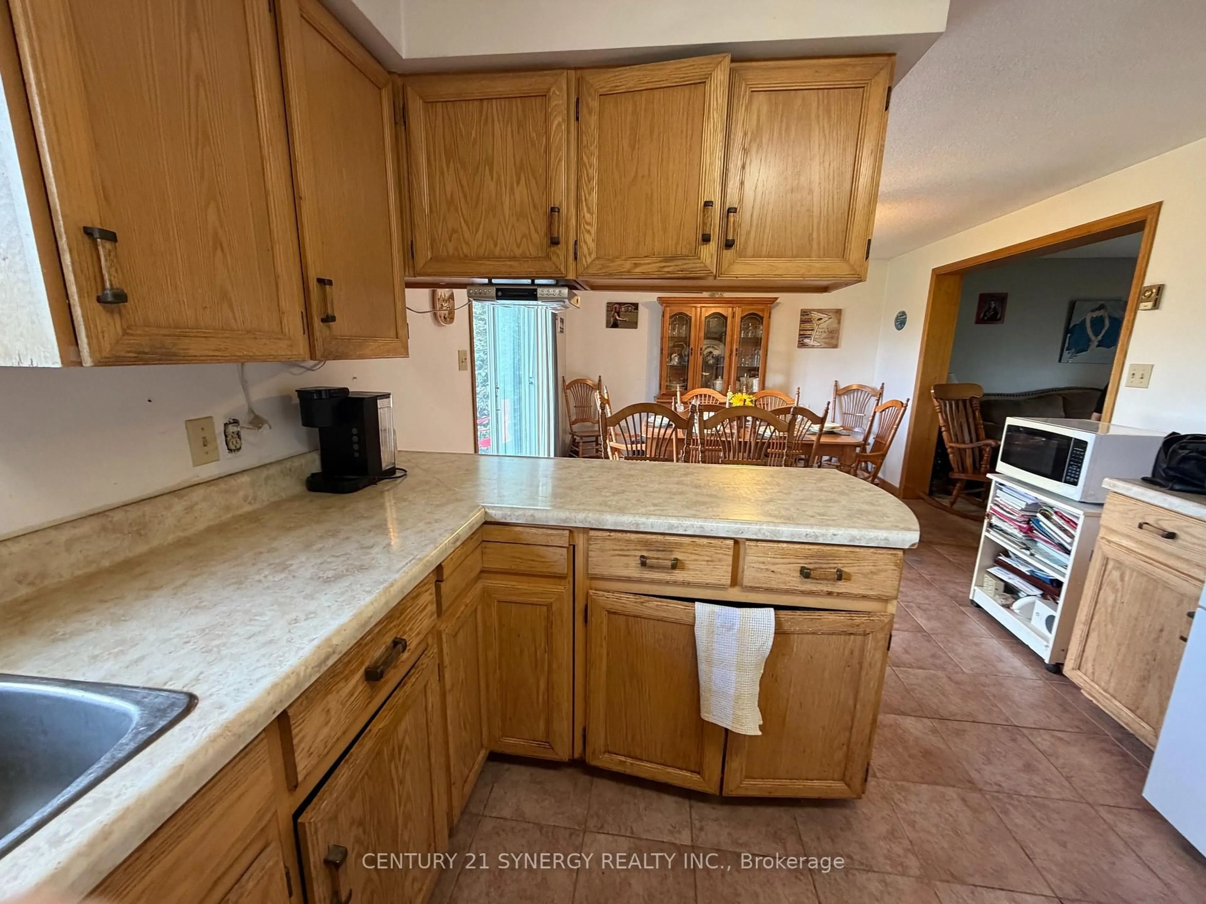 Standard kitchen, ceramic/tile floor for 658 Kitley Line 2 Line, Elizabethtown-Kitley Ontario K0G 1G0