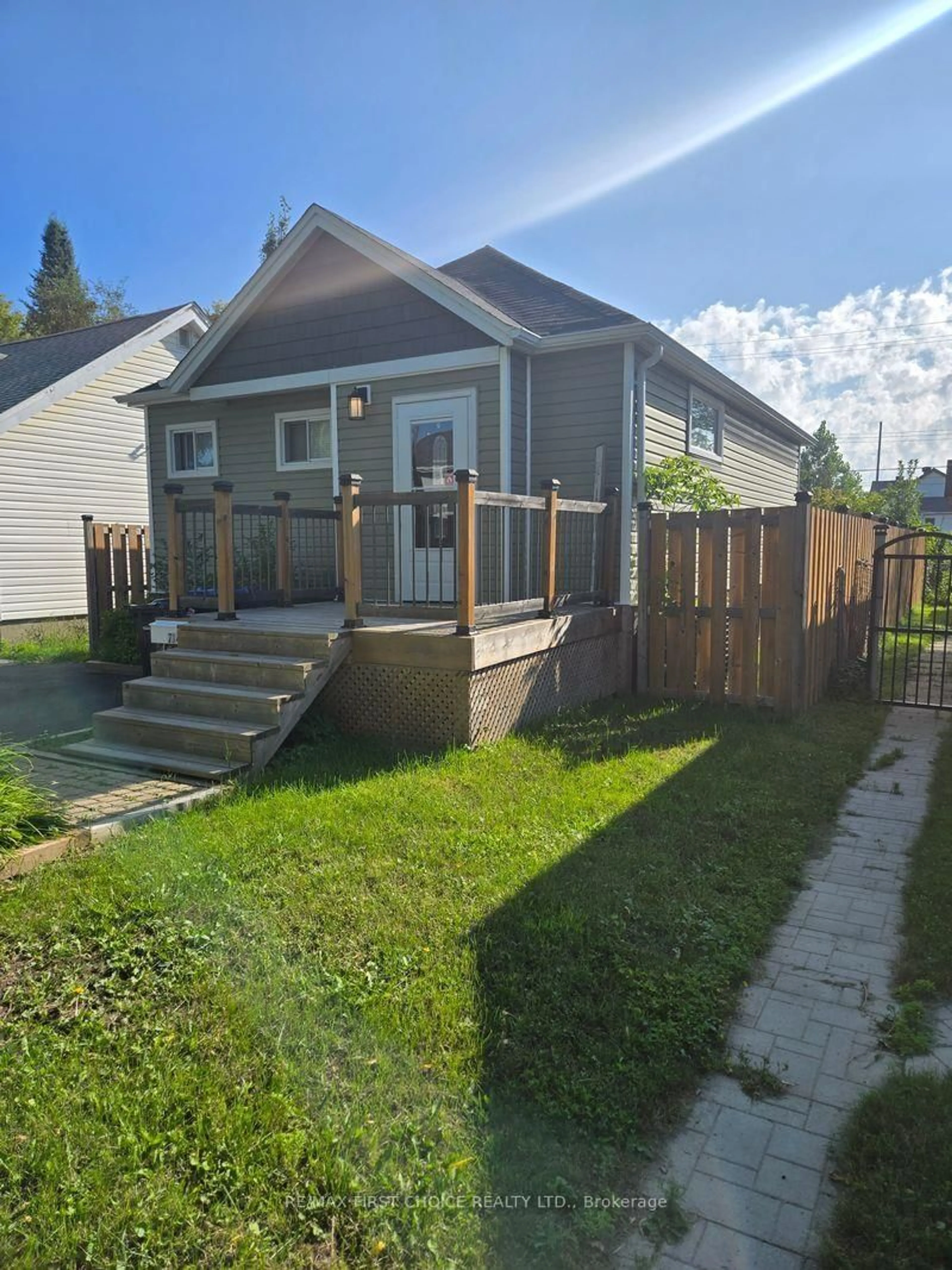 Unknown for 734 Franklin St, Thunder Bay Ontario P7E 1R9