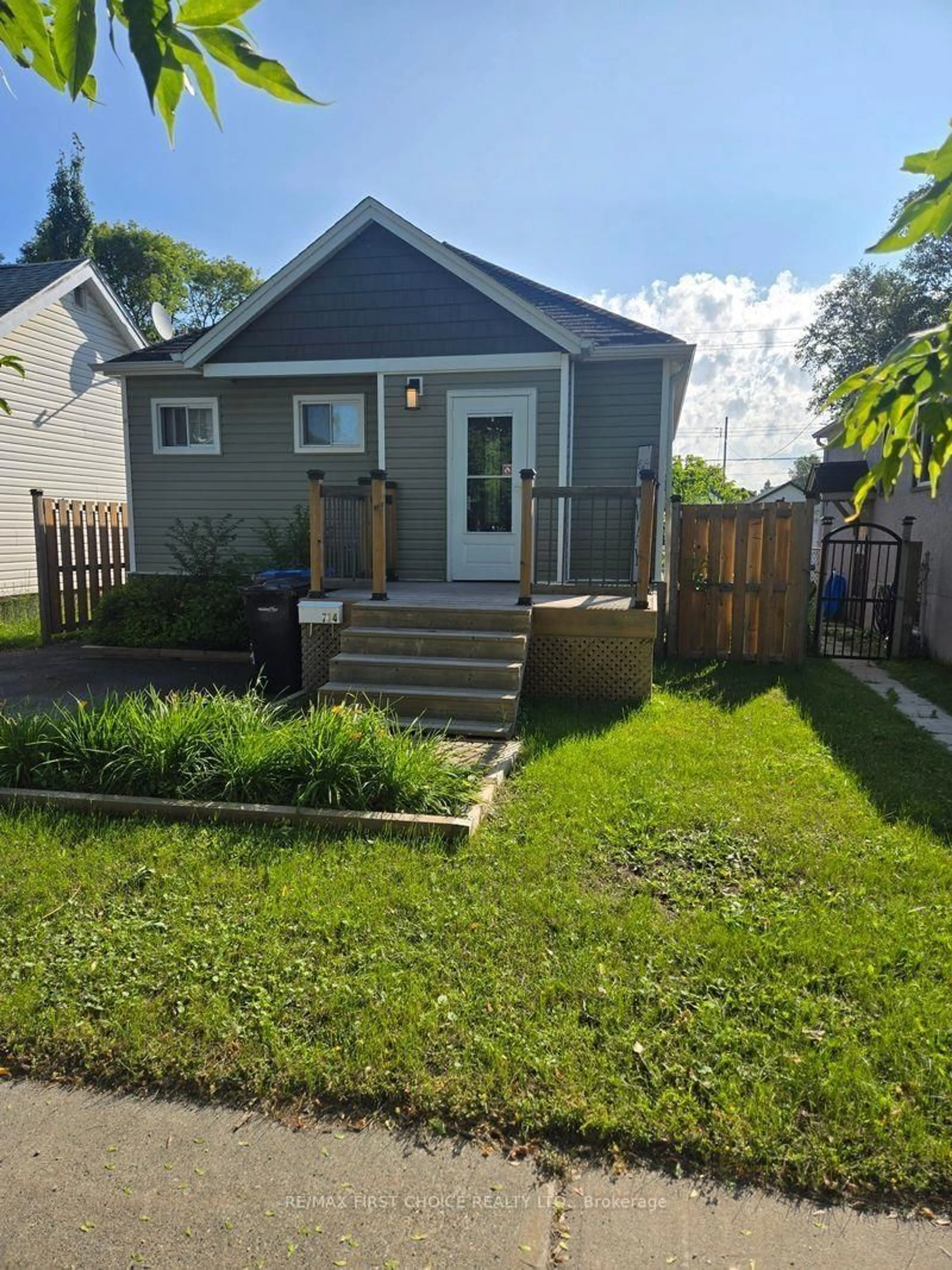 Unknown for 734 Franklin St, Thunder Bay Ontario P7E 1R9