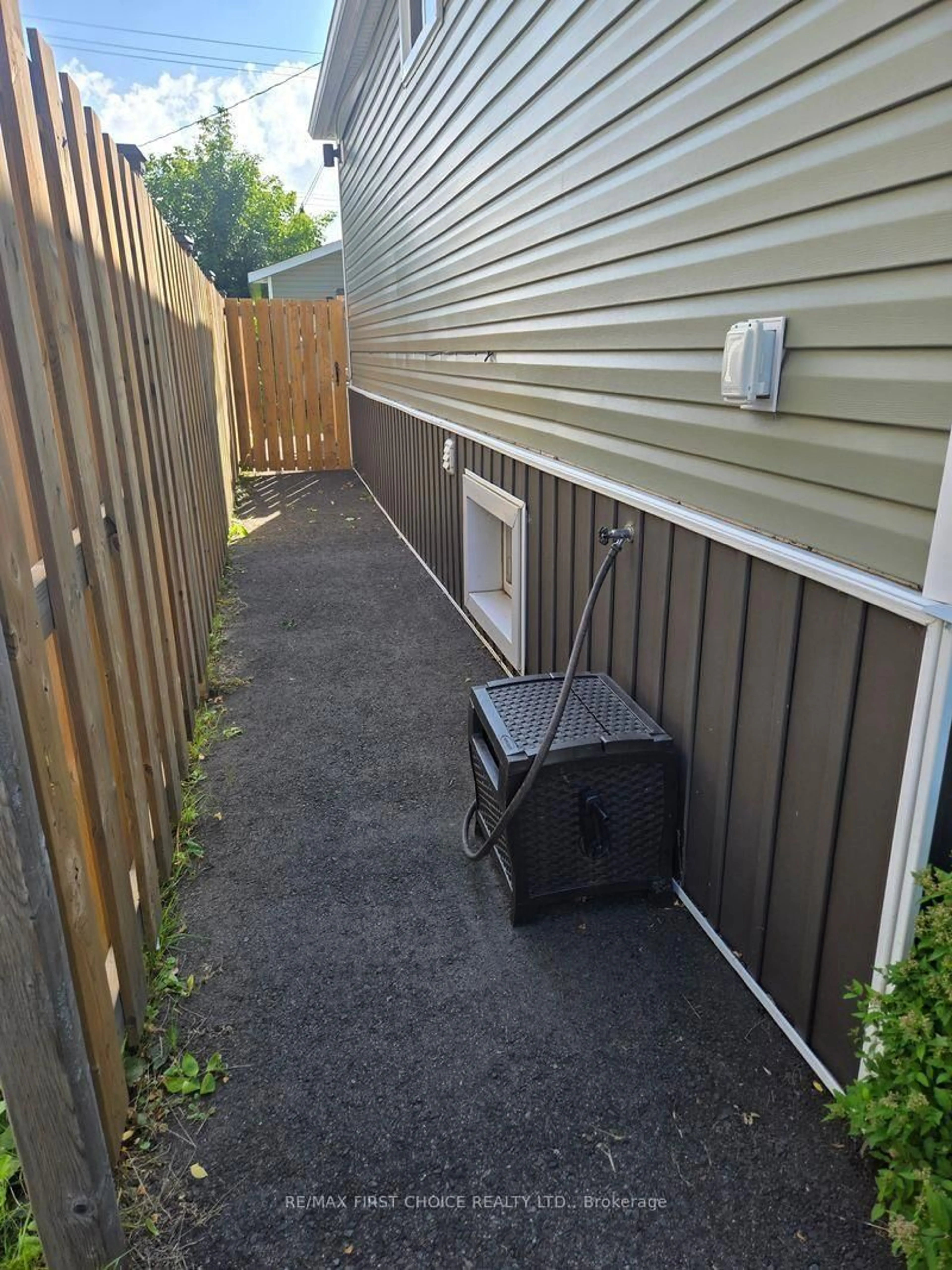 Patio, street for 734 Franklin St, Thunder Bay Ontario P7E 1R9