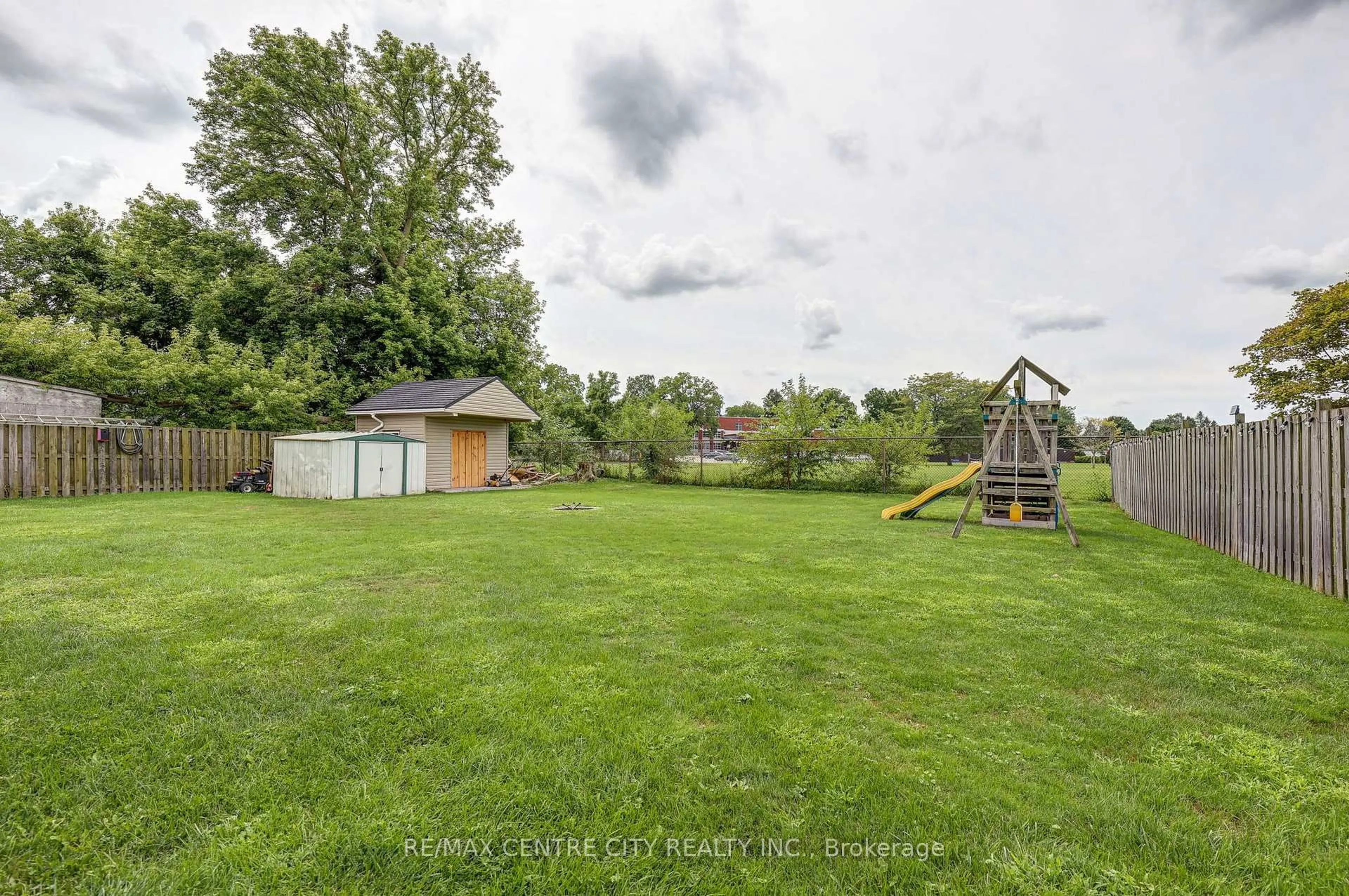 A pic from outside/outdoor area/front of a property/back of a property/a pic from drone, water/lake/river/ocean view for 244 CURRIE Rd, Dutton/Dunwich Ontario N0L 1J0