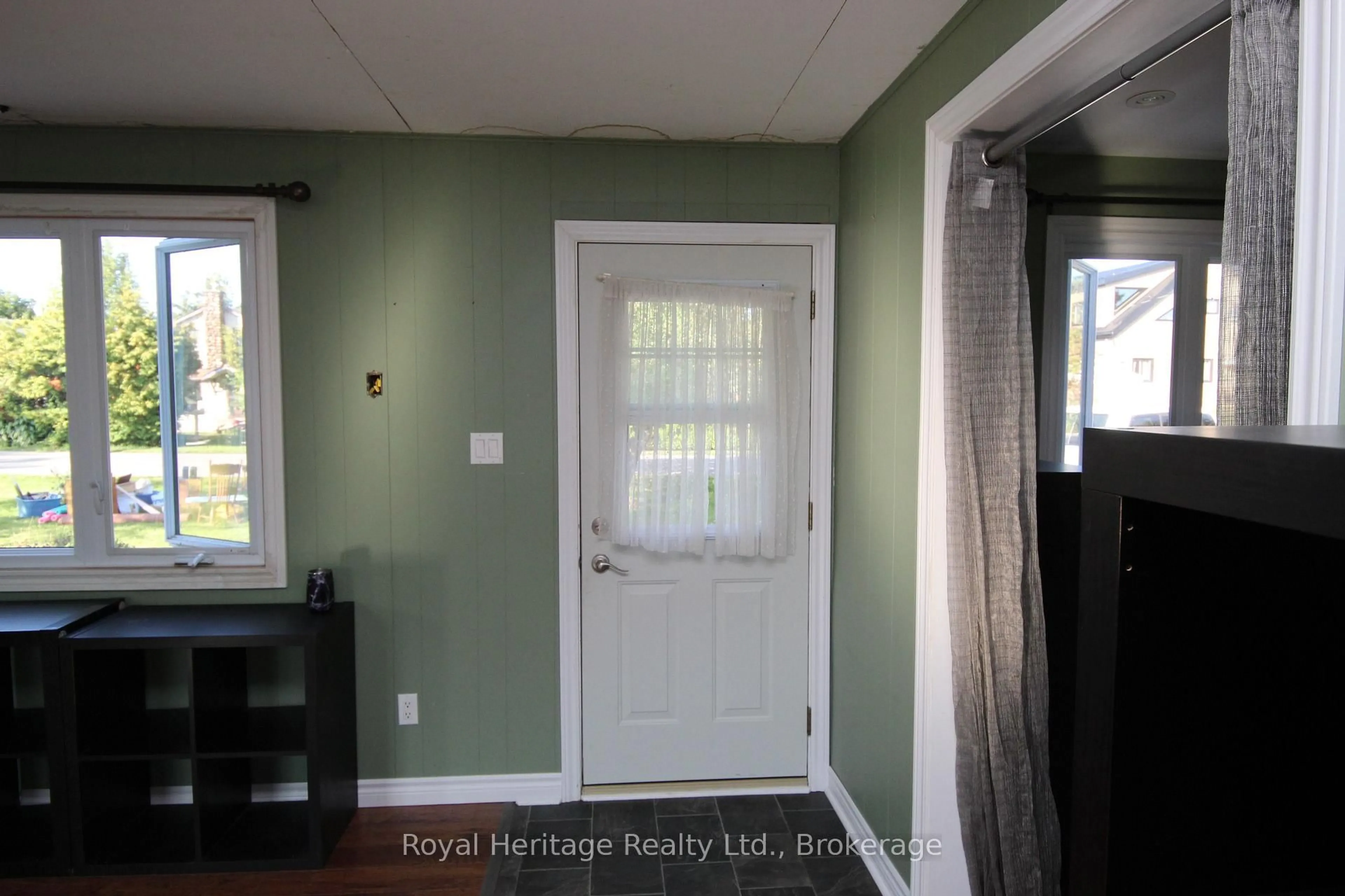 Indoor entryway for 137 Bayshore Rd, Brighton Ontario K0K 1H0