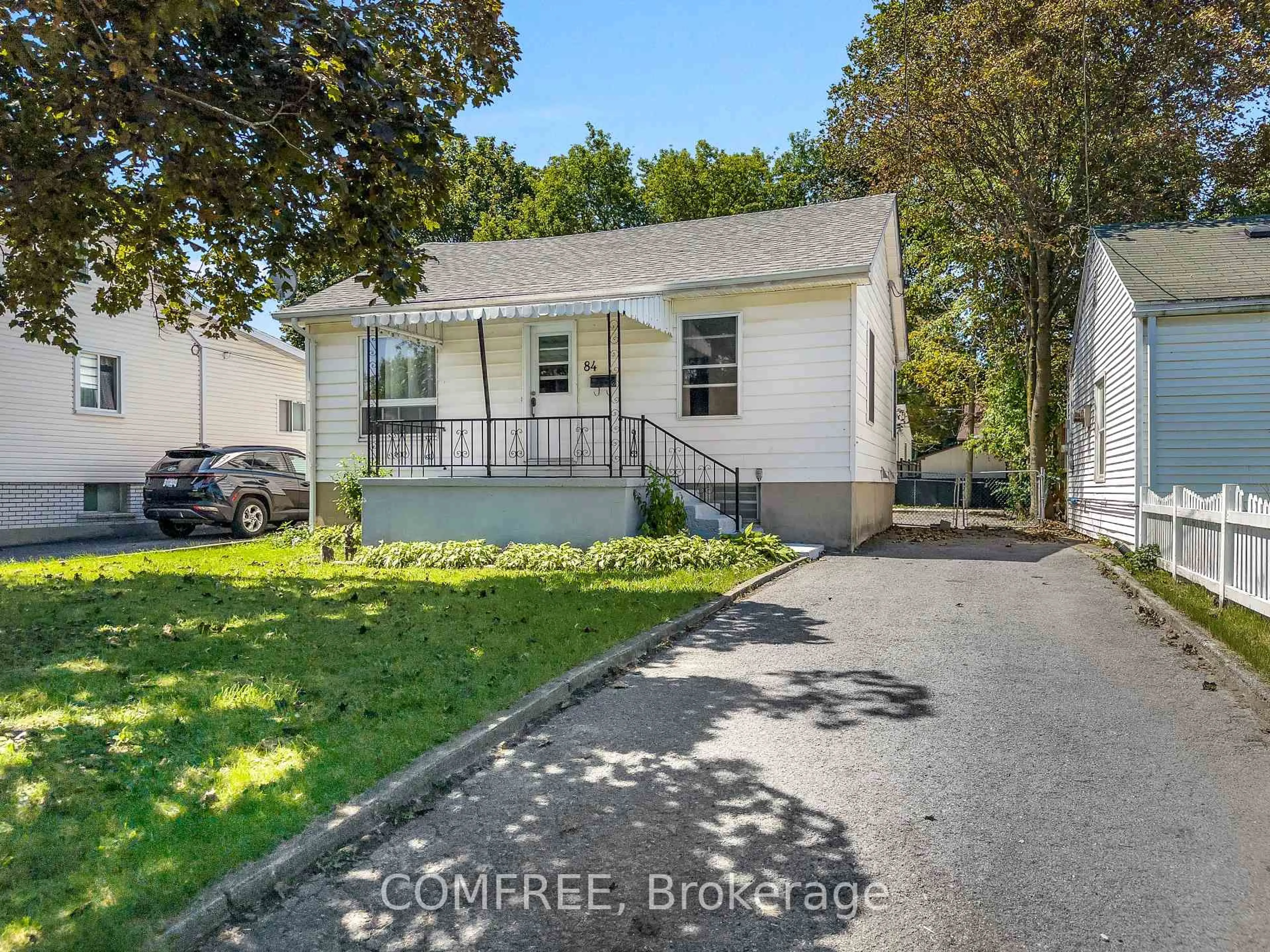 A pic from outside/outdoor area/front of a property/back of a property/a pic from drone, street for 84 Carleton St, Kingston Ontario K7K 4G1
