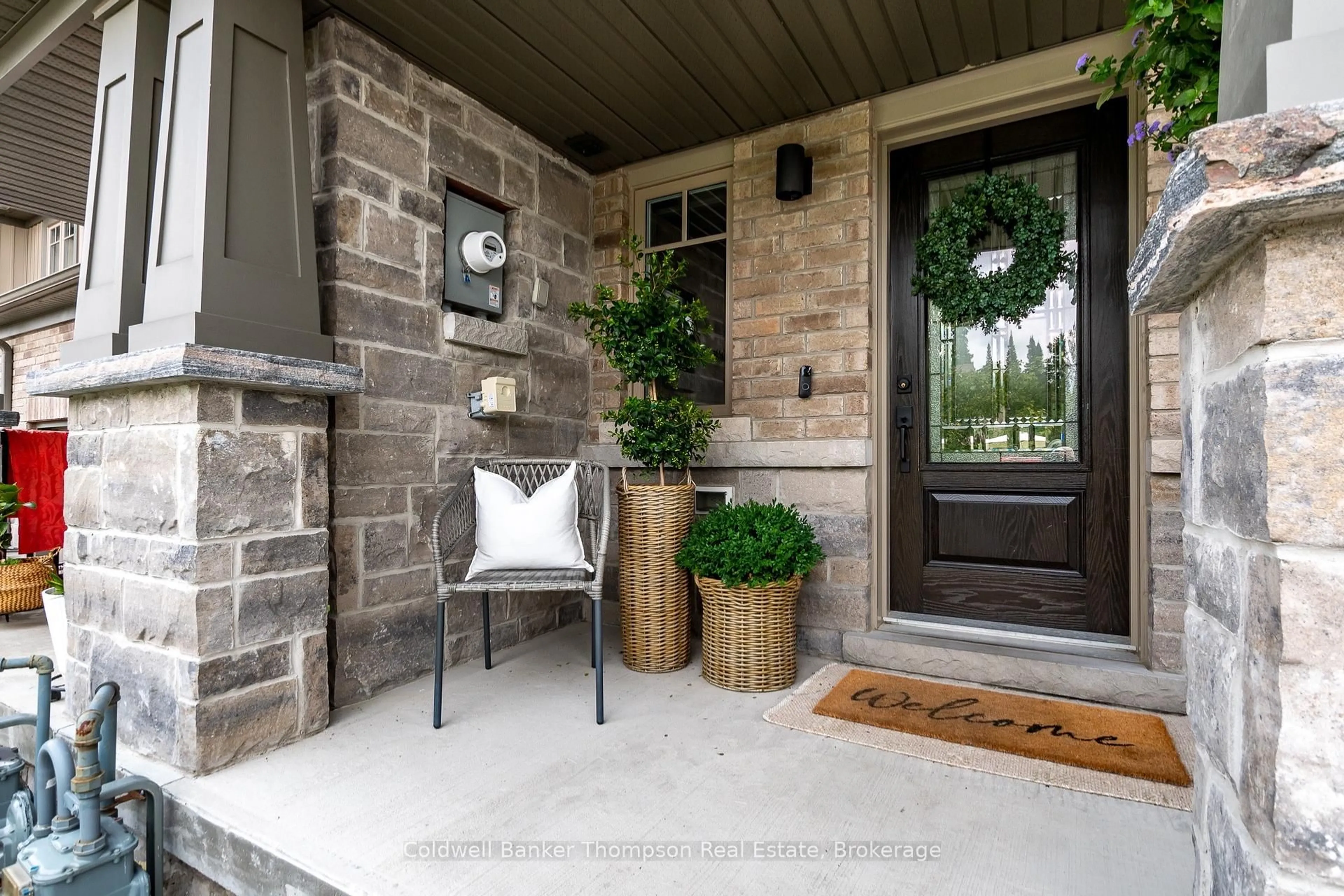 Indoor entryway for 12 Spalding Cres, Huntsville Ontario P1H 1C9