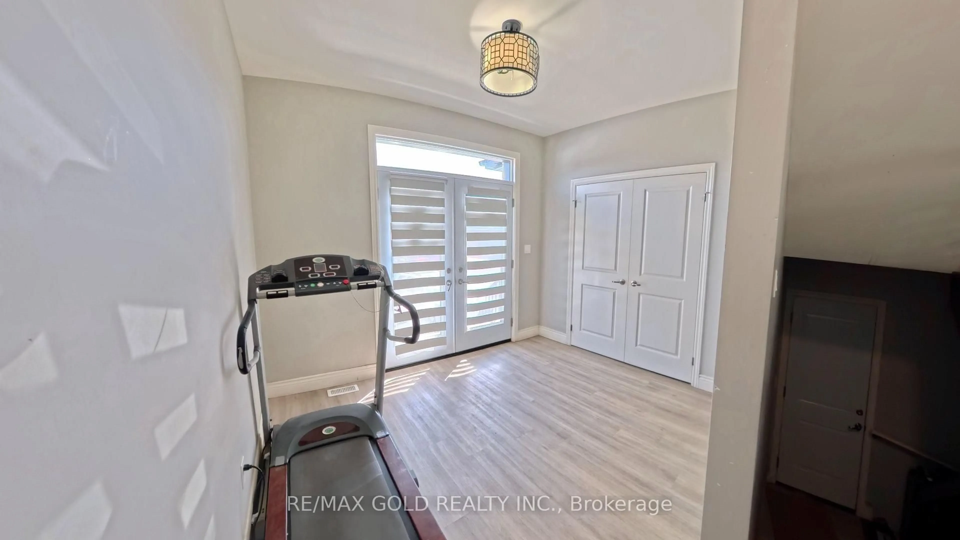 Indoor entryway for 246 Jeanine St, Greater Sudbury Ontario P3B 0E5