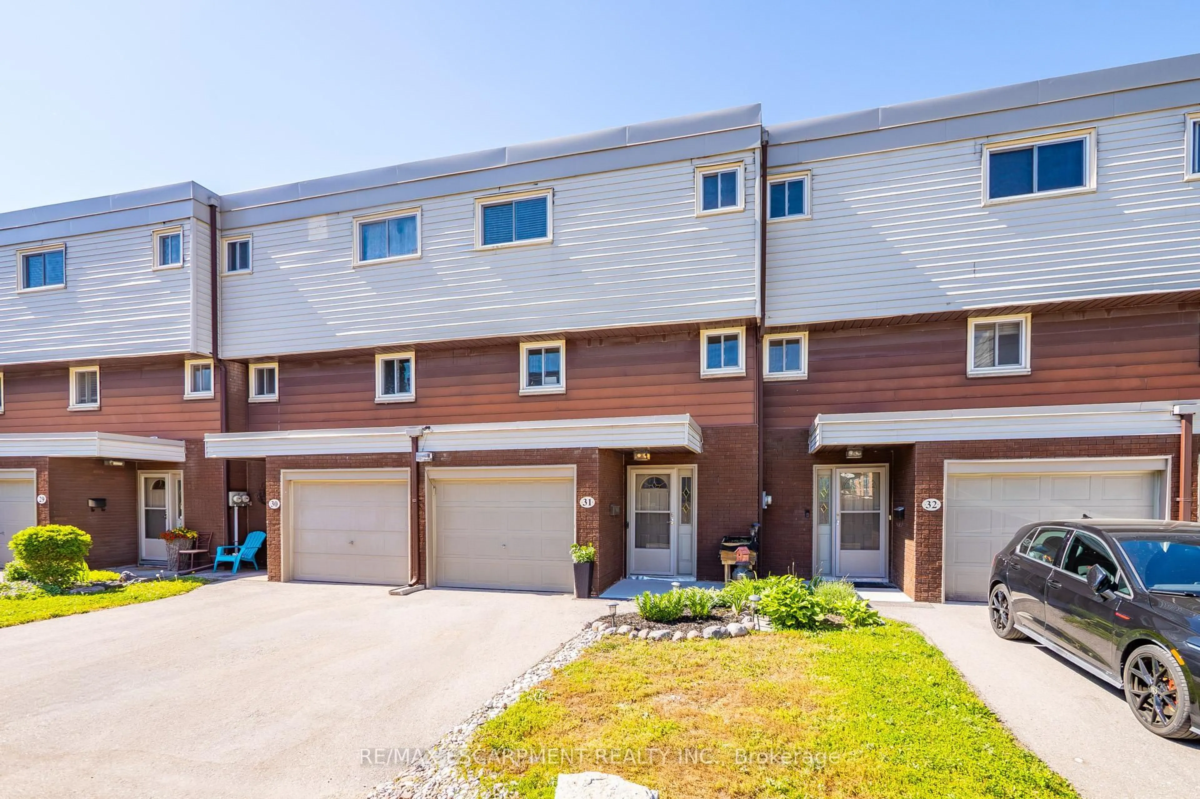 A pic from outside/outdoor area/front of a property/back of a property/a pic from drone, street for 23 Watsons Lane #31, Hamilton Ontario L9H 5G9