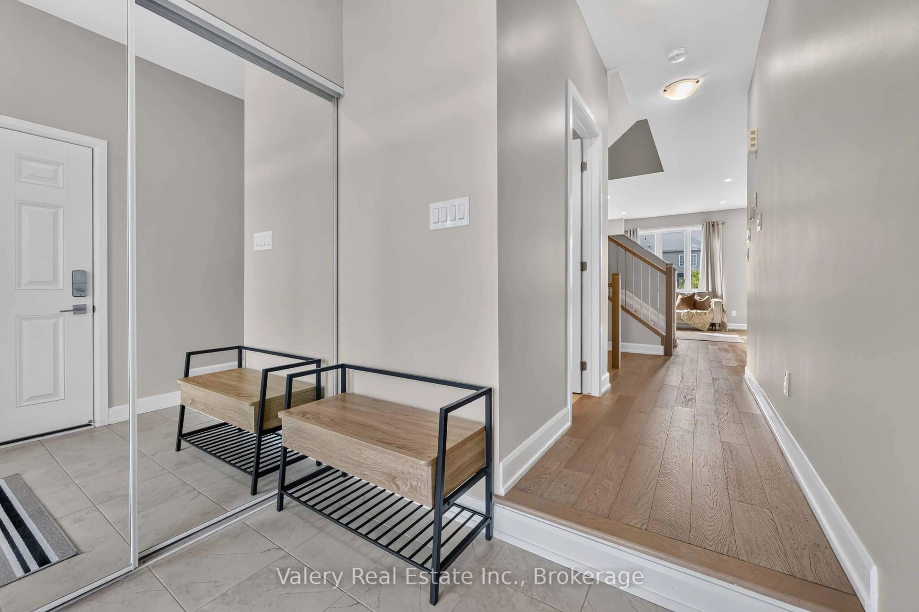 Indoor entryway for 46 Gardenpost Terr, Ottawa Ontario K4A 1G8