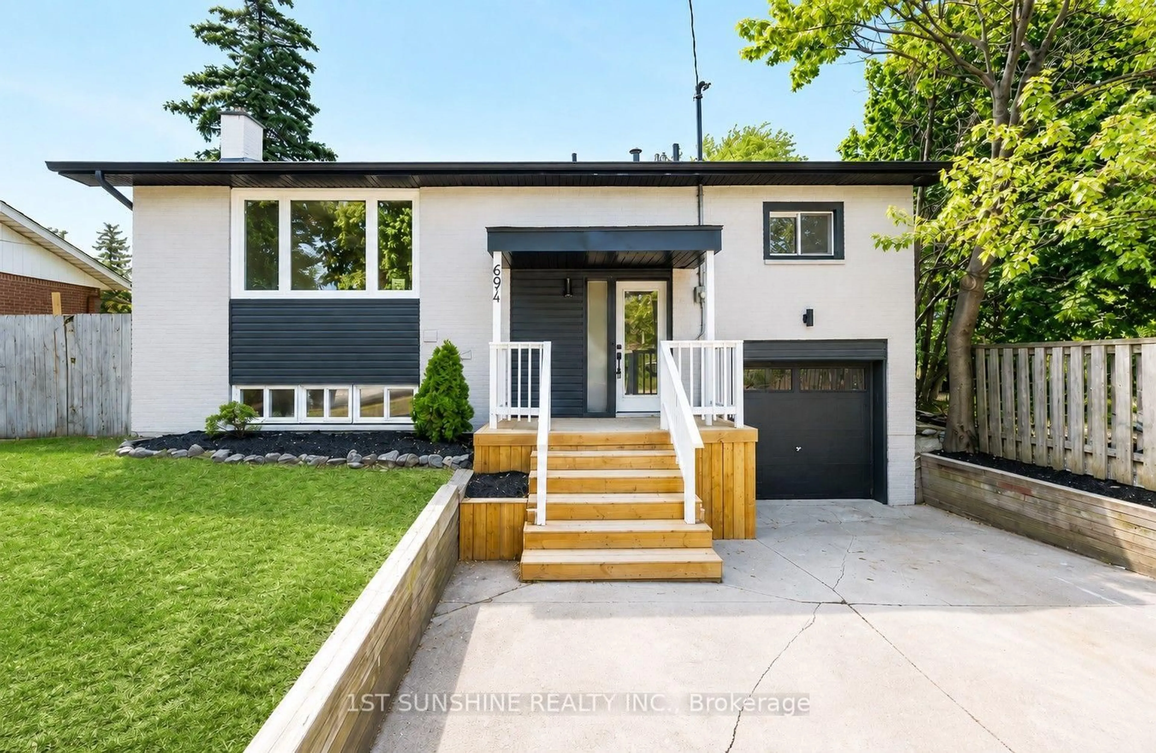 Home with vinyl exterior material, street for 694 Upper Ottawa St, Hamilton Ontario L8T 3T6