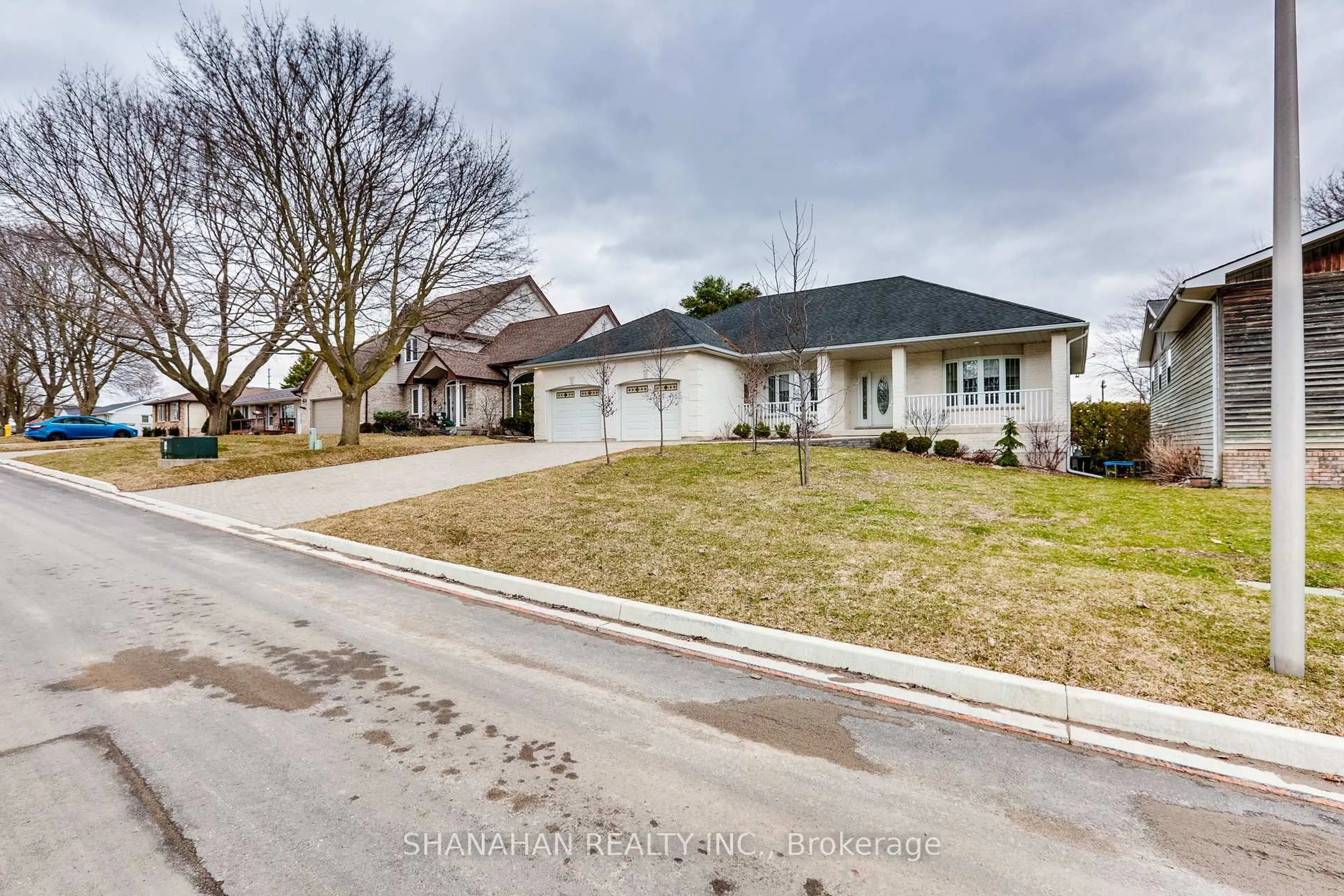 A pic from outside/outdoor area/front of a property/back of a property/a pic from drone, street for 41 Sunset Ave, Warwick Ontario N0M 2S0