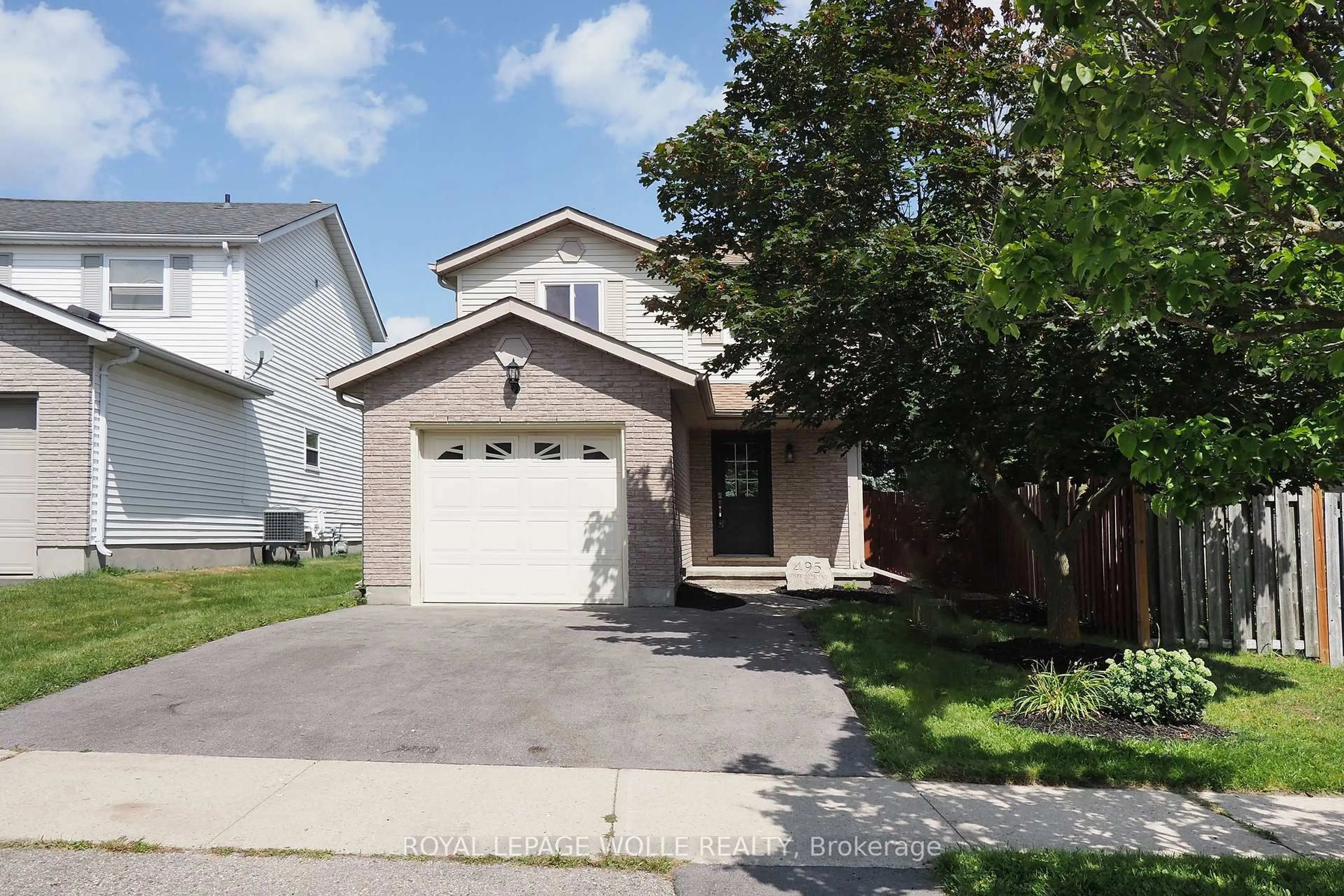 Home with vinyl exterior material, street for 495 Misty Cres, Kitchener Ontario N2B 3V6