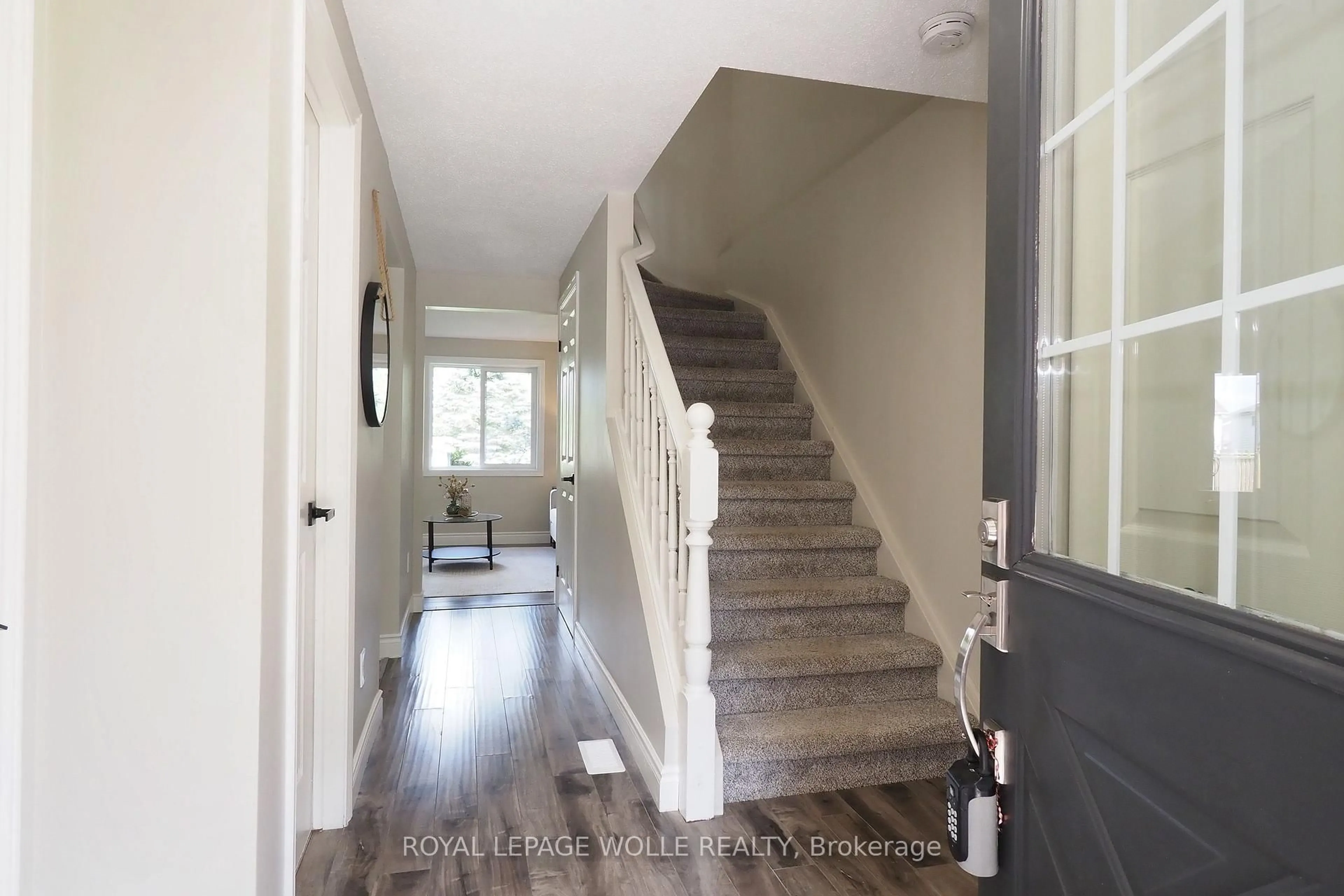 Indoor entryway for 495 Misty Cres, Kitchener Ontario N2B 3V6