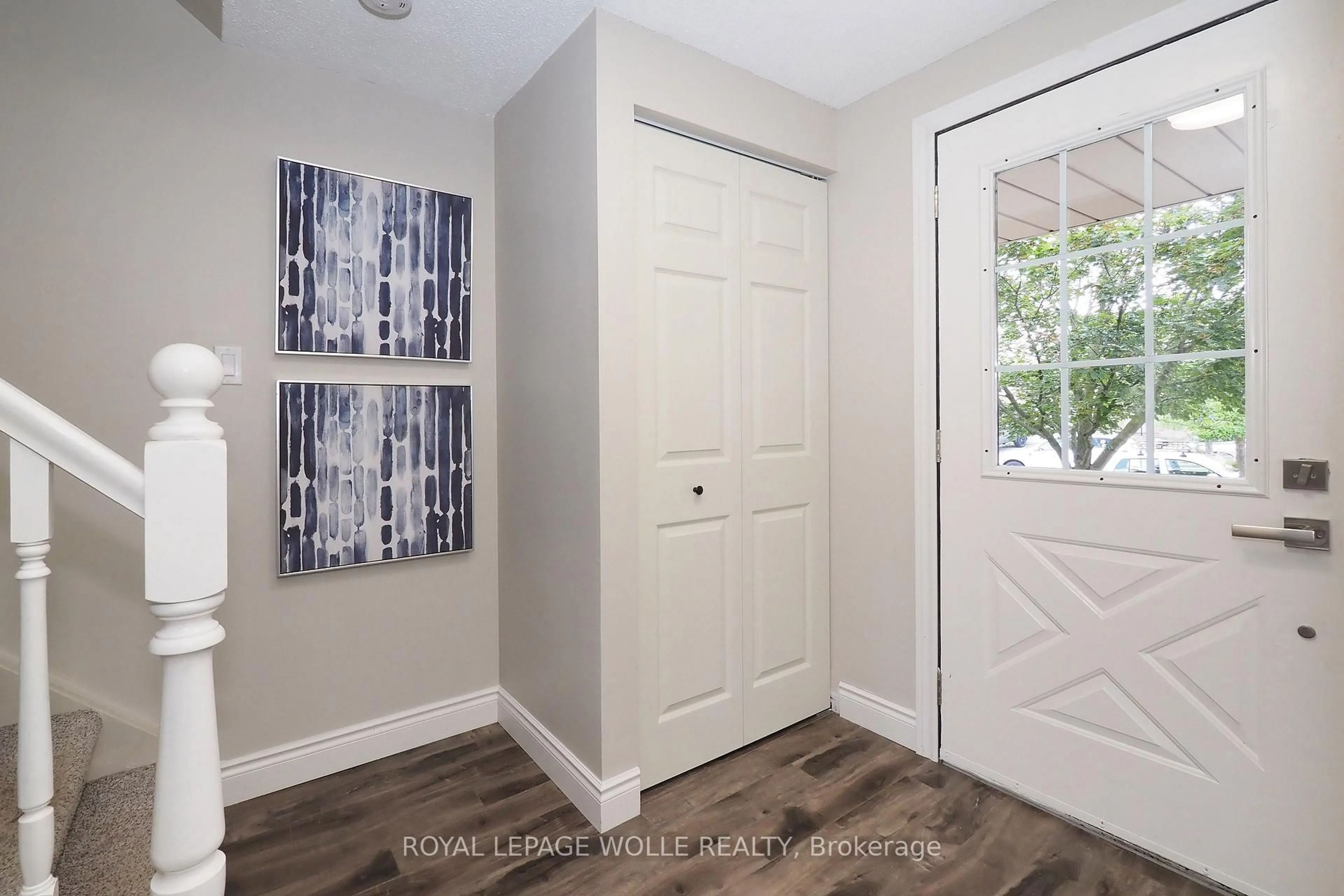 Indoor entryway for 495 Misty Cres, Kitchener Ontario N2B 3V6
