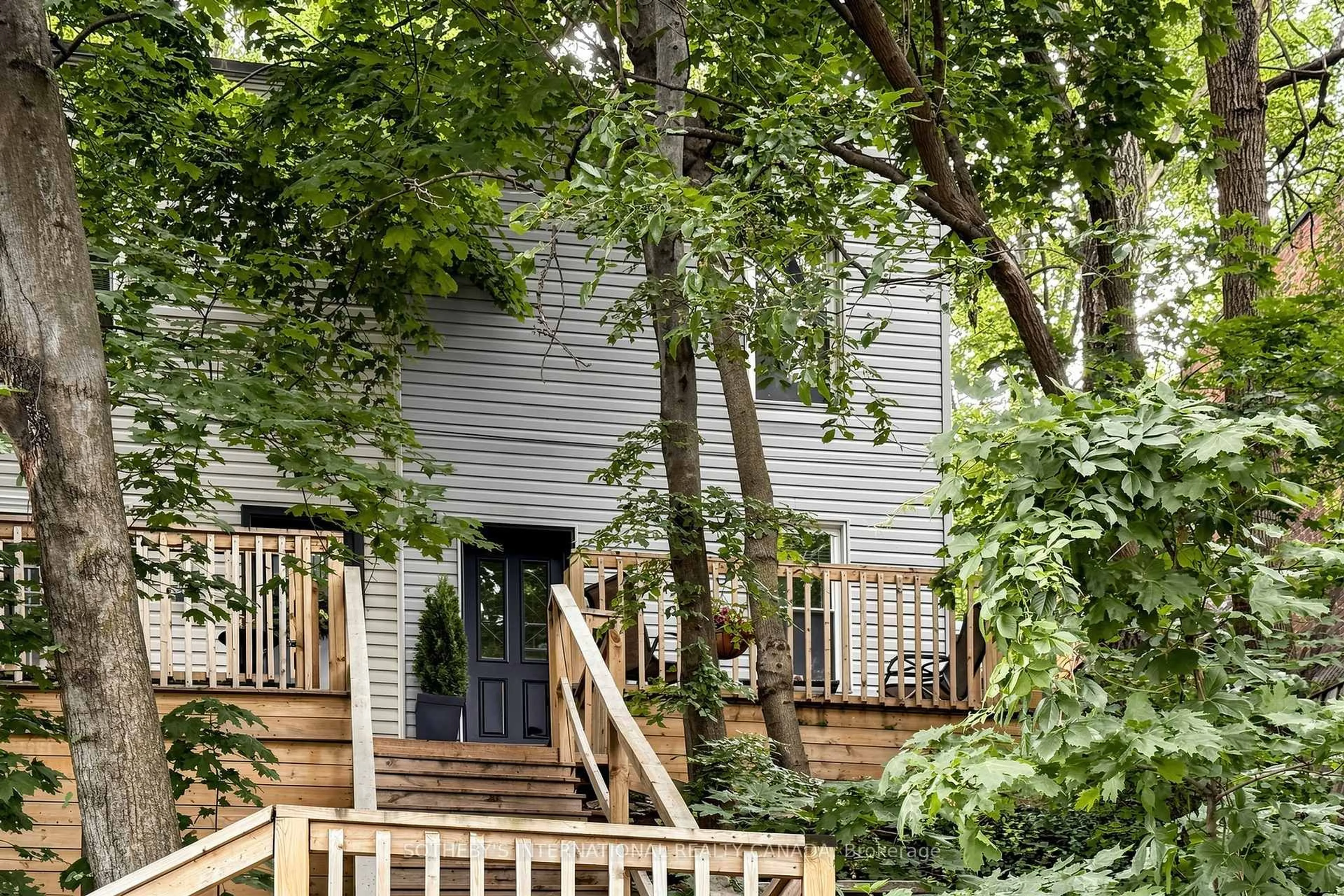 Patio, forest/trees view for 24 Patrick St, Hamilton Ontario L8N 1Z5