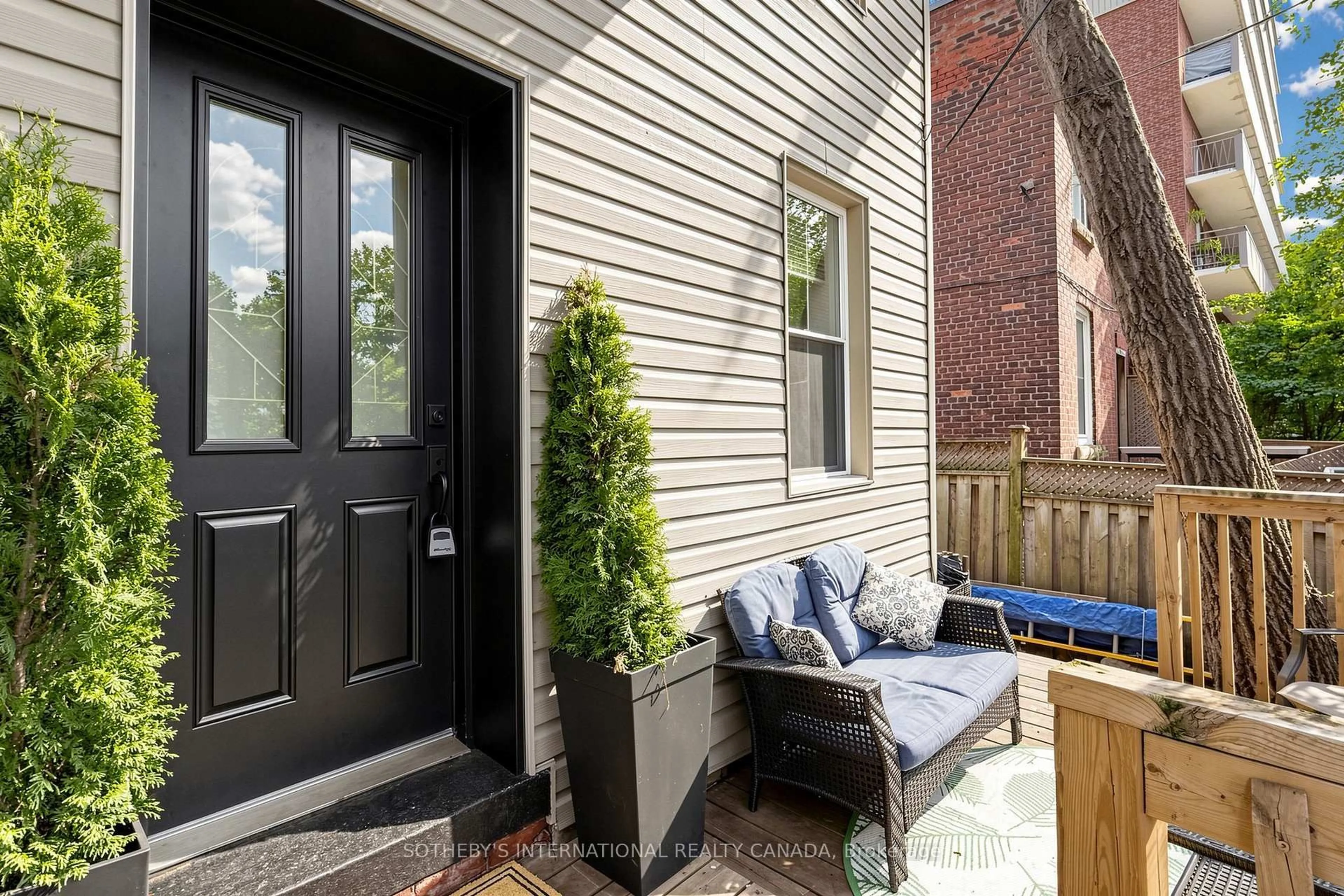 Indoor entryway for 24 Patrick St, Hamilton Ontario L8N 1Z5