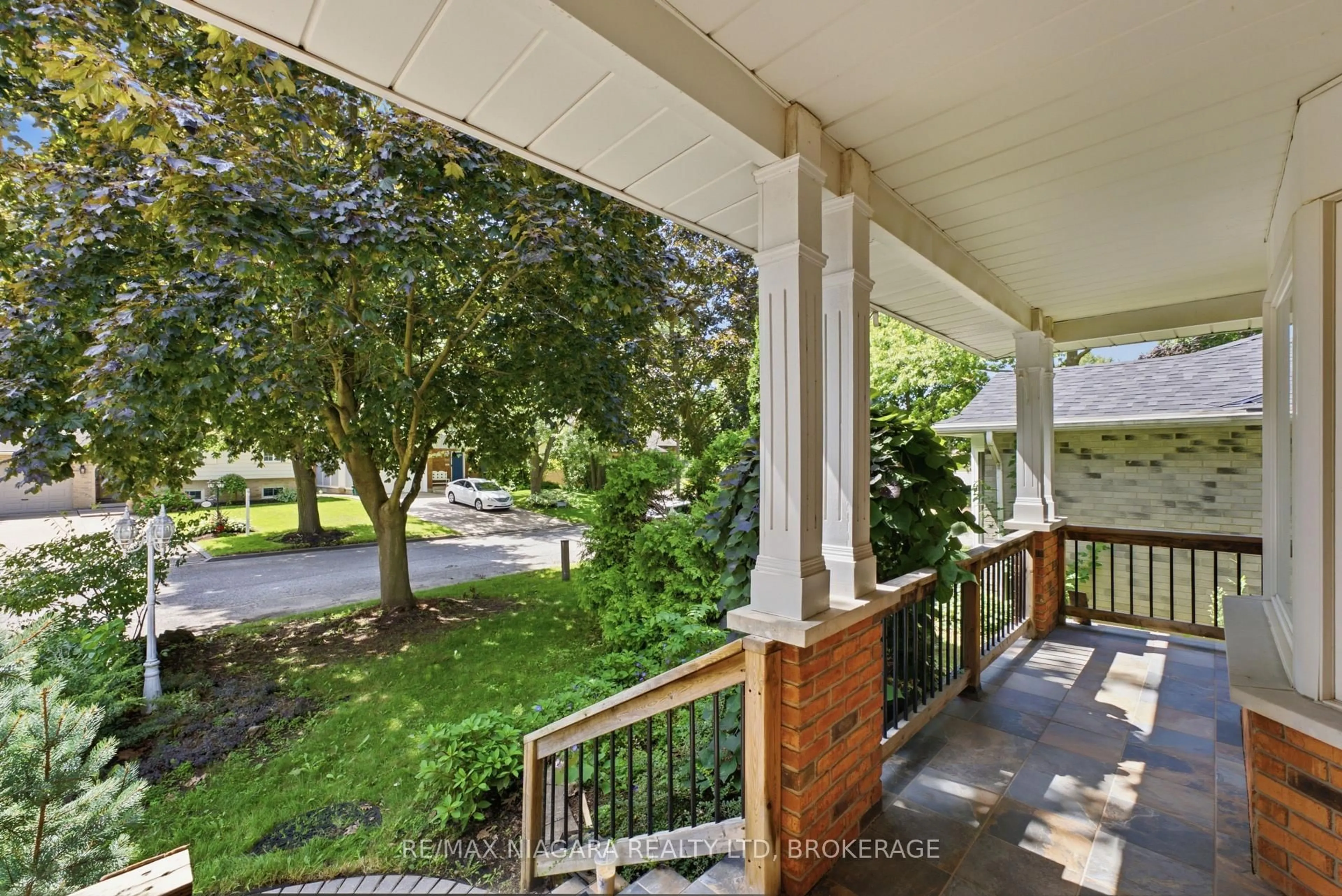 Patio, street for 7435 Petrullo Crt, Niagara Falls Ontario L2H 2K4
