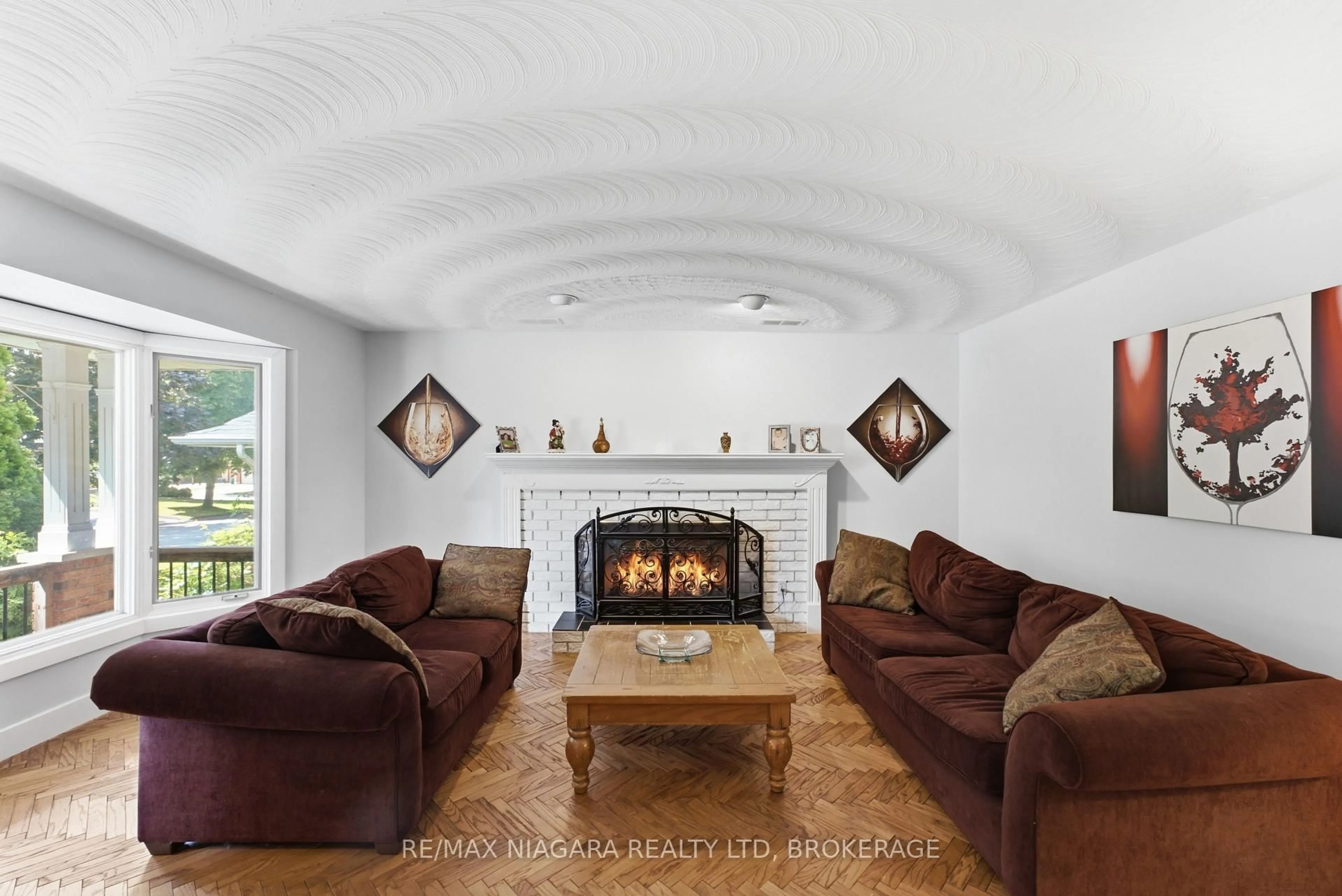 Living room with furniture, ceramic/tile floor for 7435 Petrullo Crt, Niagara Falls Ontario L2H 2K4