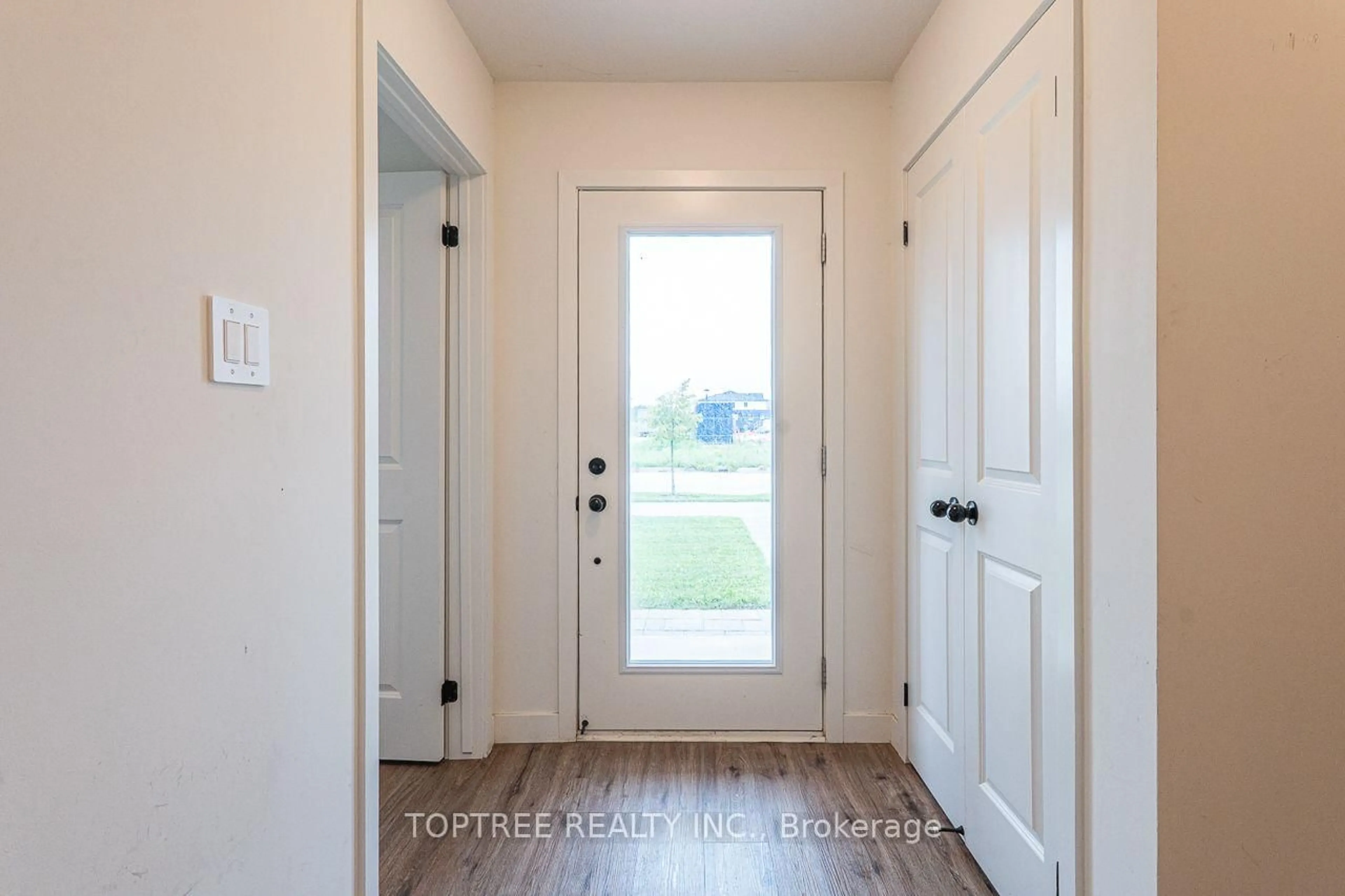 Indoor entryway for 1781 Henrica Ave #106, London North Ontario N6G 0Y2