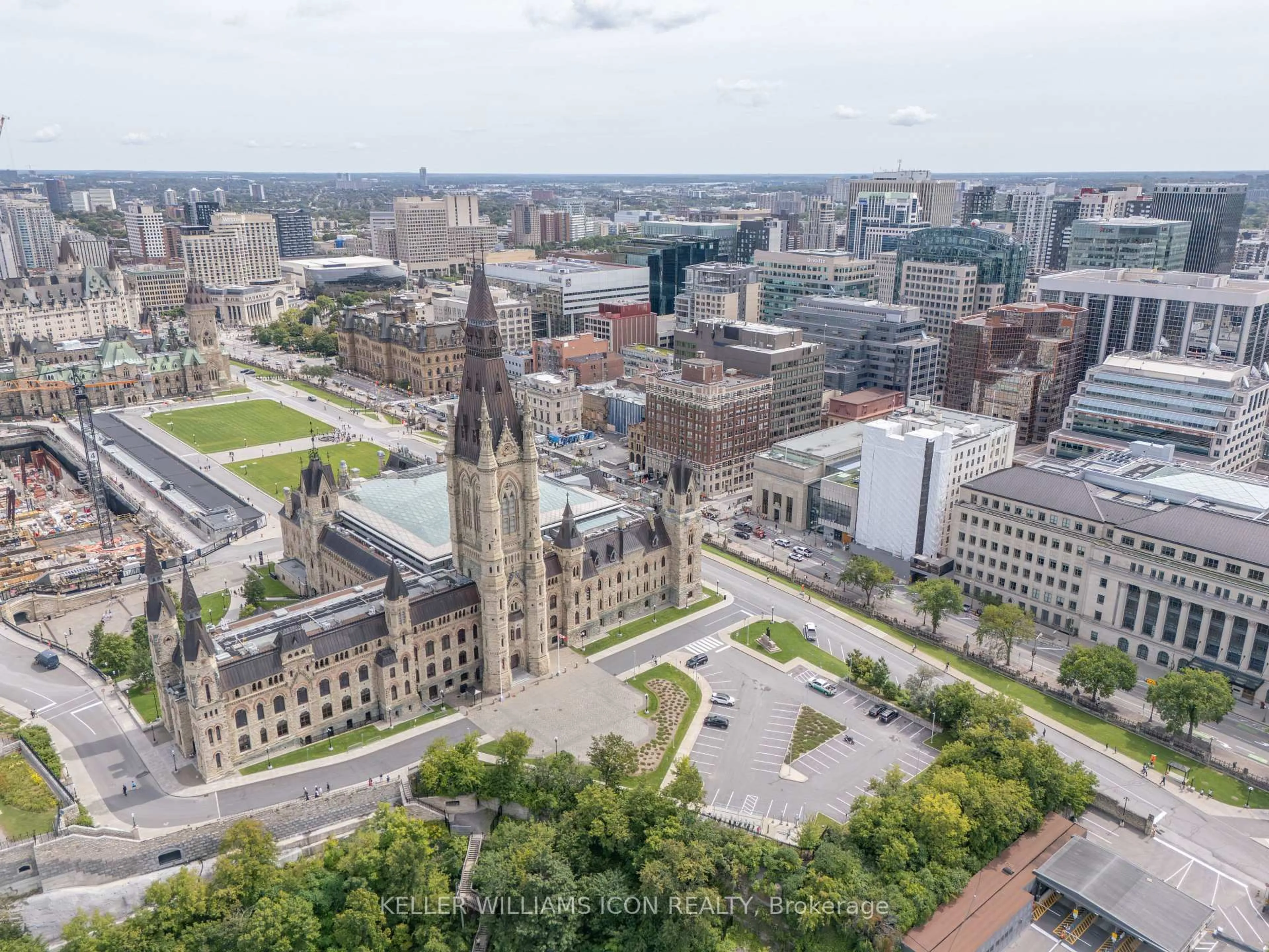 A pic from outside/outdoor area/front of a property/back of a property/a pic from drone, city buildings view from balcony for 101 Queen St #1105, Ottawa Ontario K1P 0B7