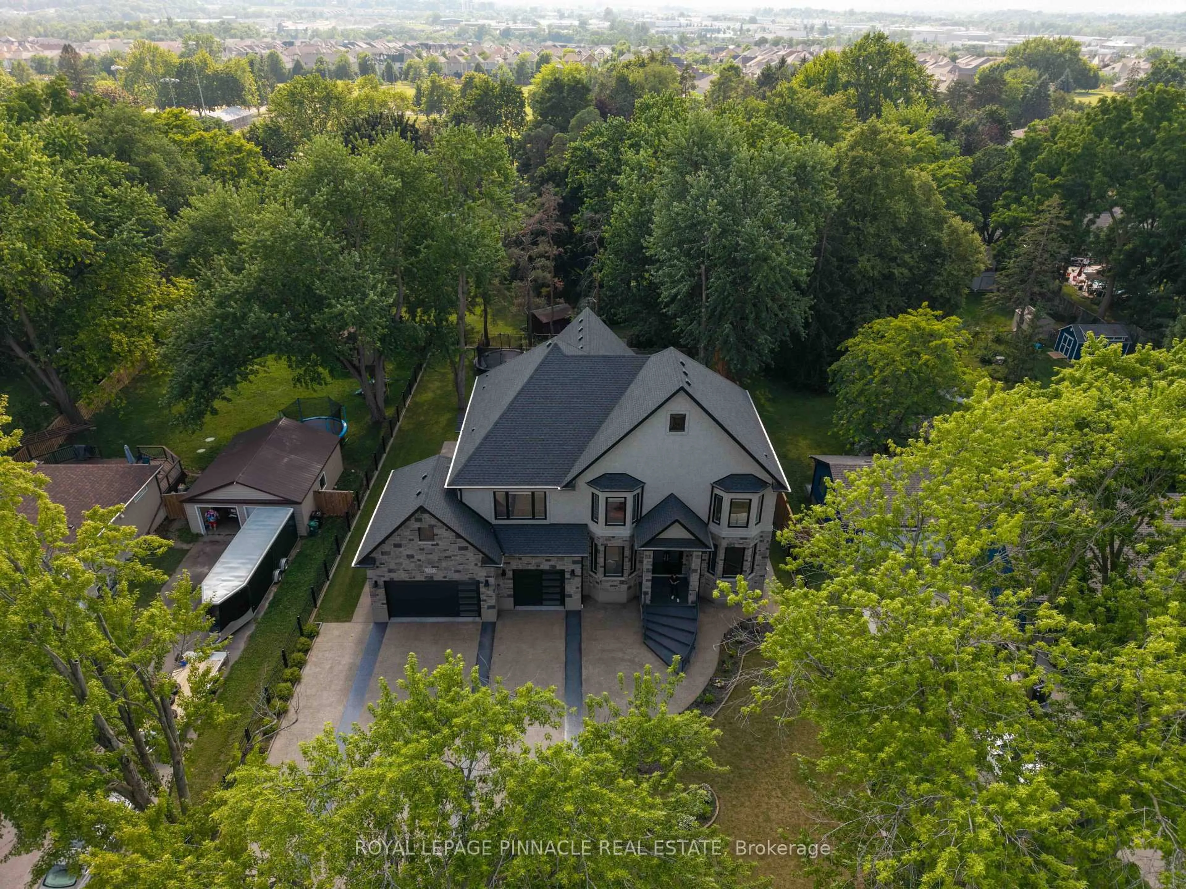 A pic from outside/outdoor area/front of a property/back of a property/a pic from drone, unknown for 138 Woolwich St, Woolwich Ontario N0B 1M0