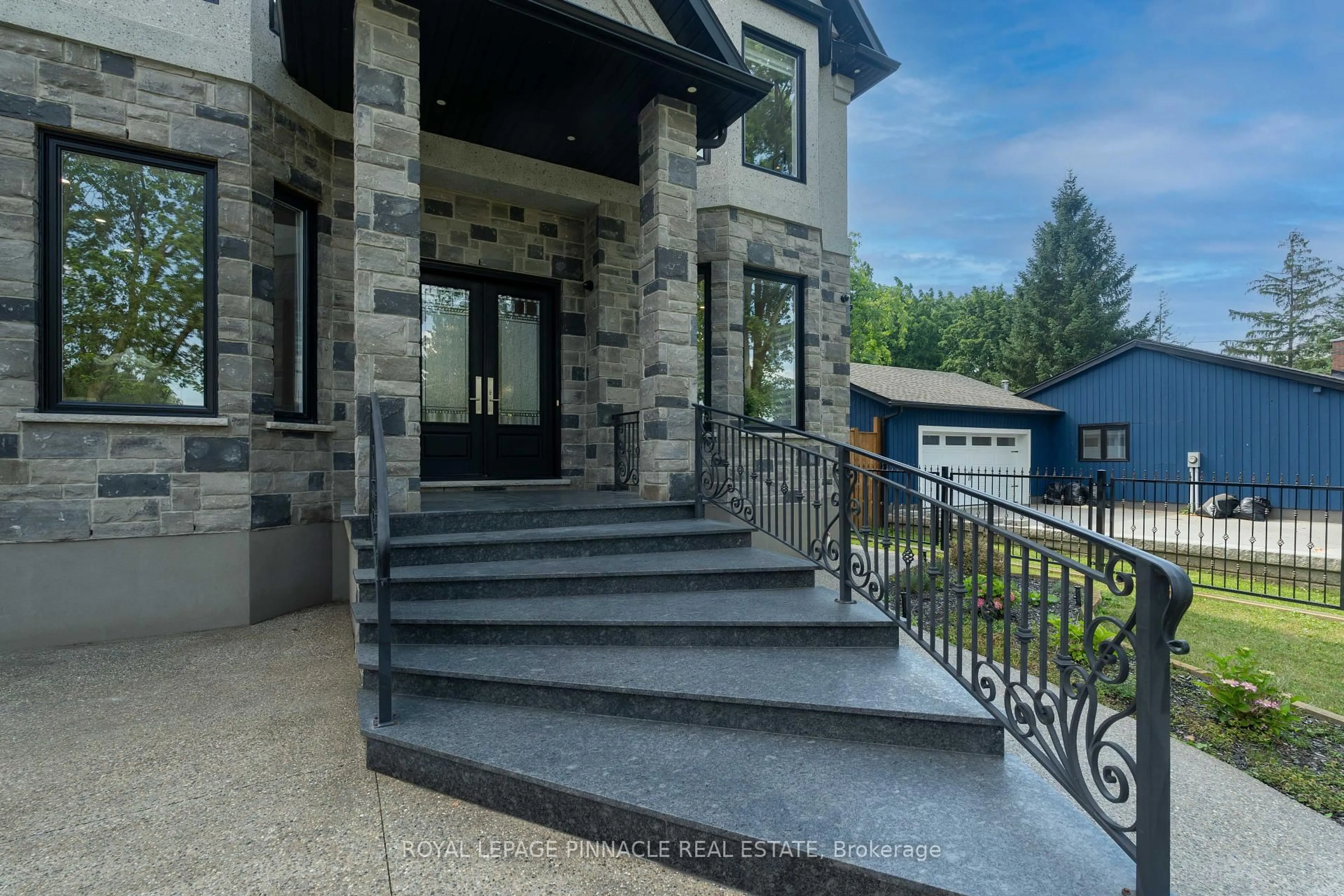 Unknown for 138 Woolwich St, Woolwich Ontario N0B 1M0