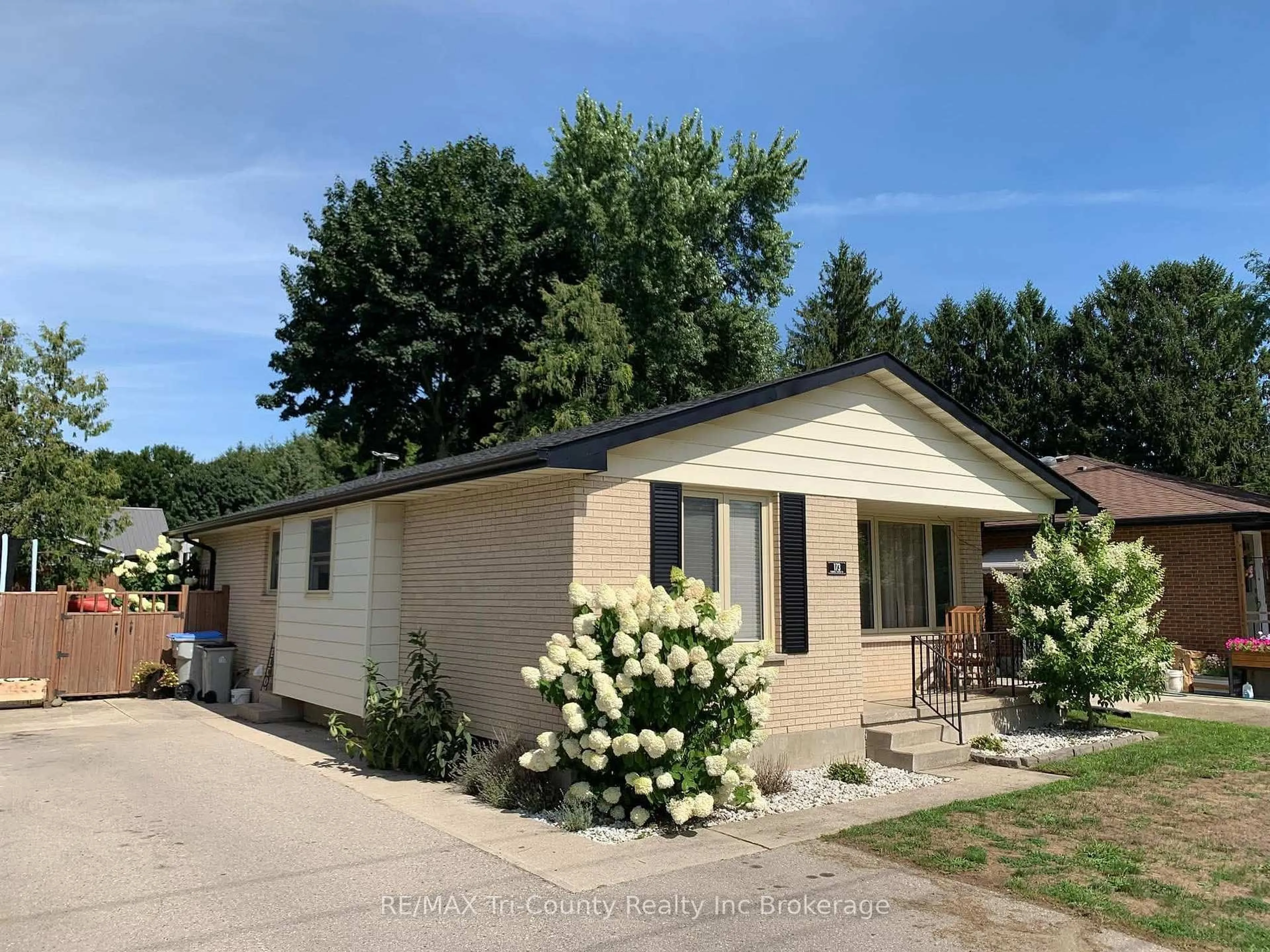 Unknown for 173 Carroll St, Strathroy-Caradoc Ontario N7G 3P8