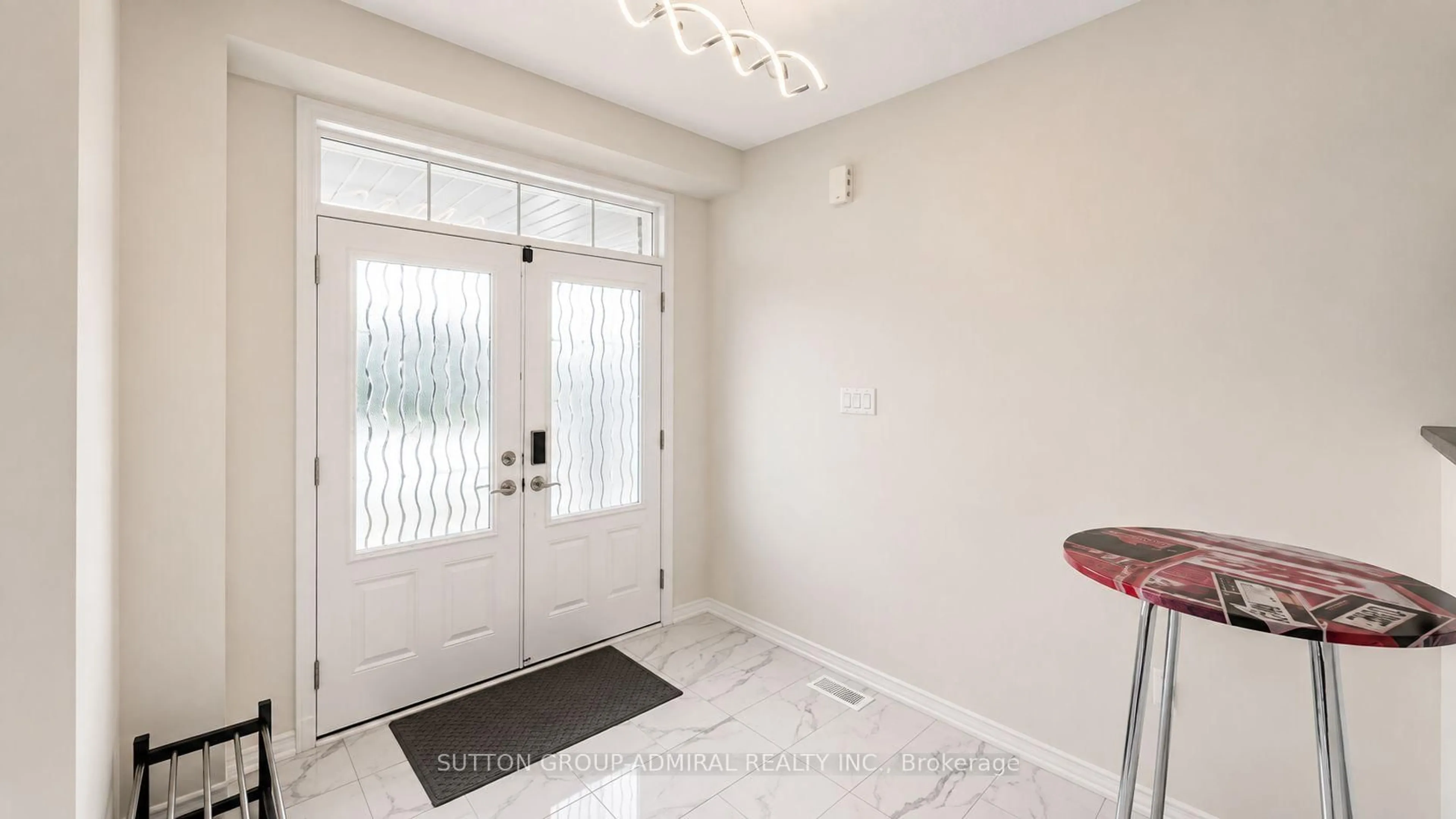 Indoor entryway for 7892 Odell Cres, Niagara Falls Ontario L2H 3R6