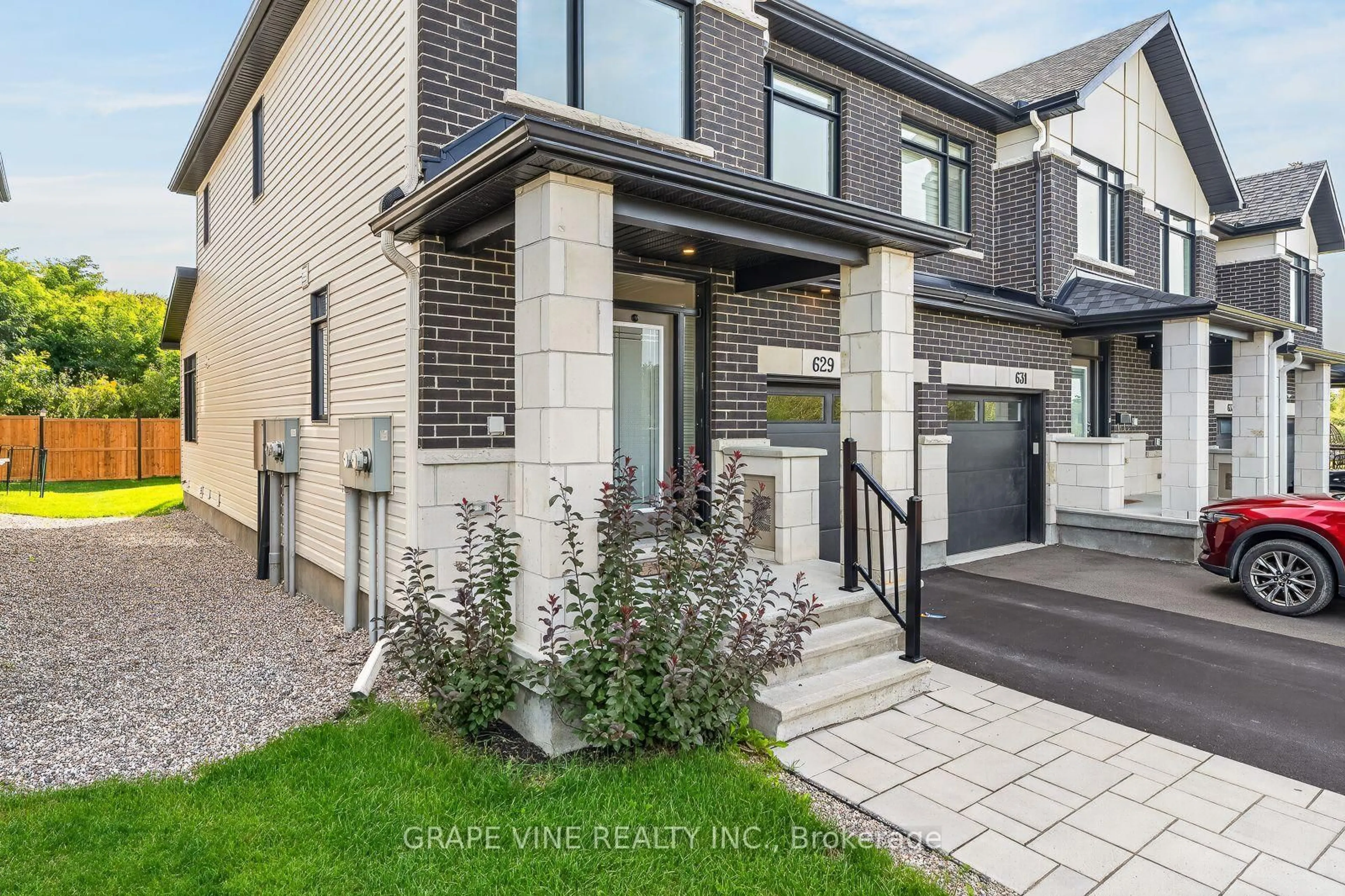 Home with brick exterior material, street for 629 Knotridge St, Orleans Ontario K1W 0N7