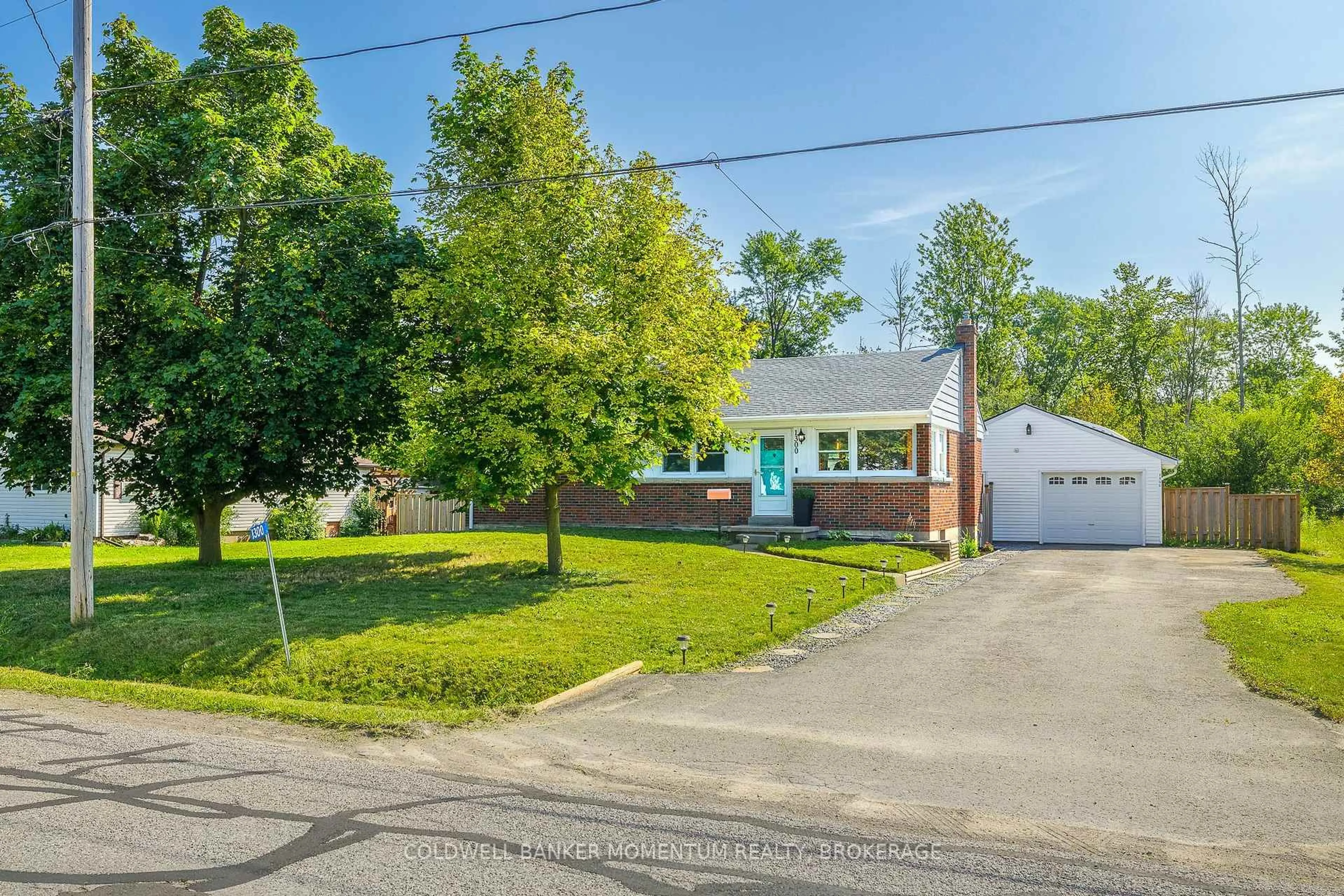 A pic from outside/outdoor area/front of a property/back of a property/a pic from drone, street for 1300 Spears Rd, Fort Erie Ontario L2A 4N3