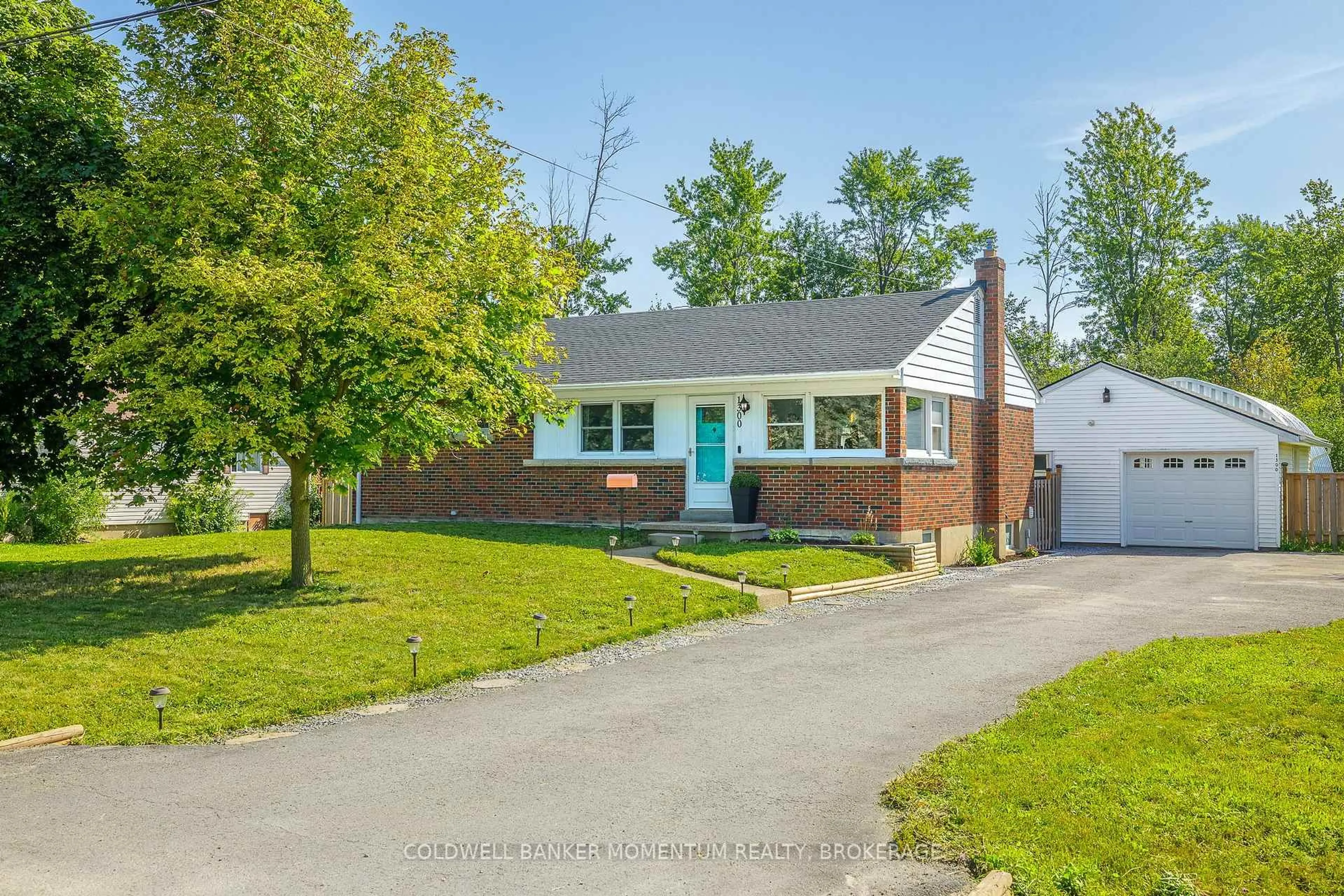 A pic from outside/outdoor area/front of a property/back of a property/a pic from drone, street for 1300 Spears Rd, Fort Erie Ontario L2A 4N3