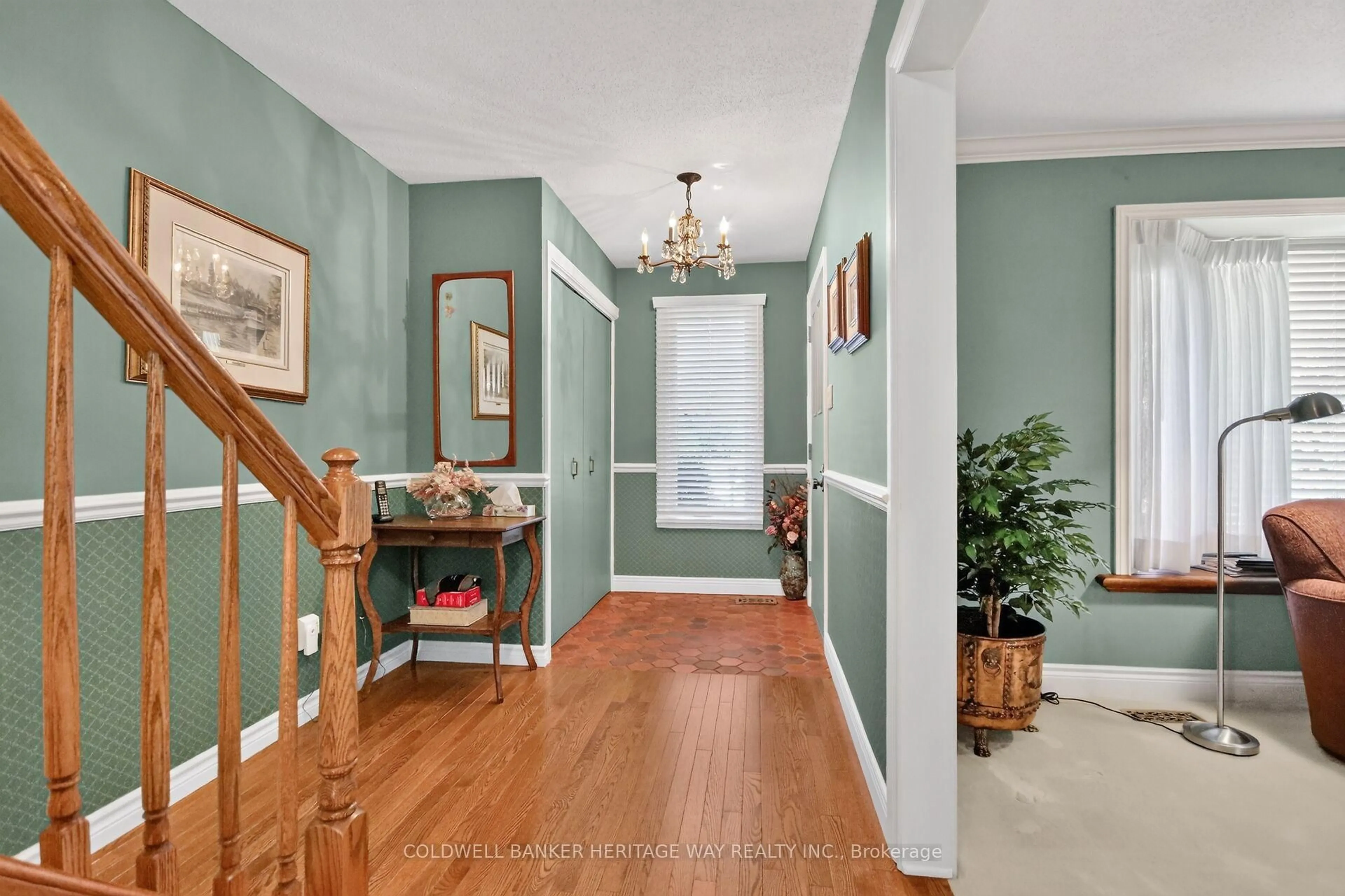 Indoor entryway for 14 Butterfield Rd, Munster Ontario K0A 3P0