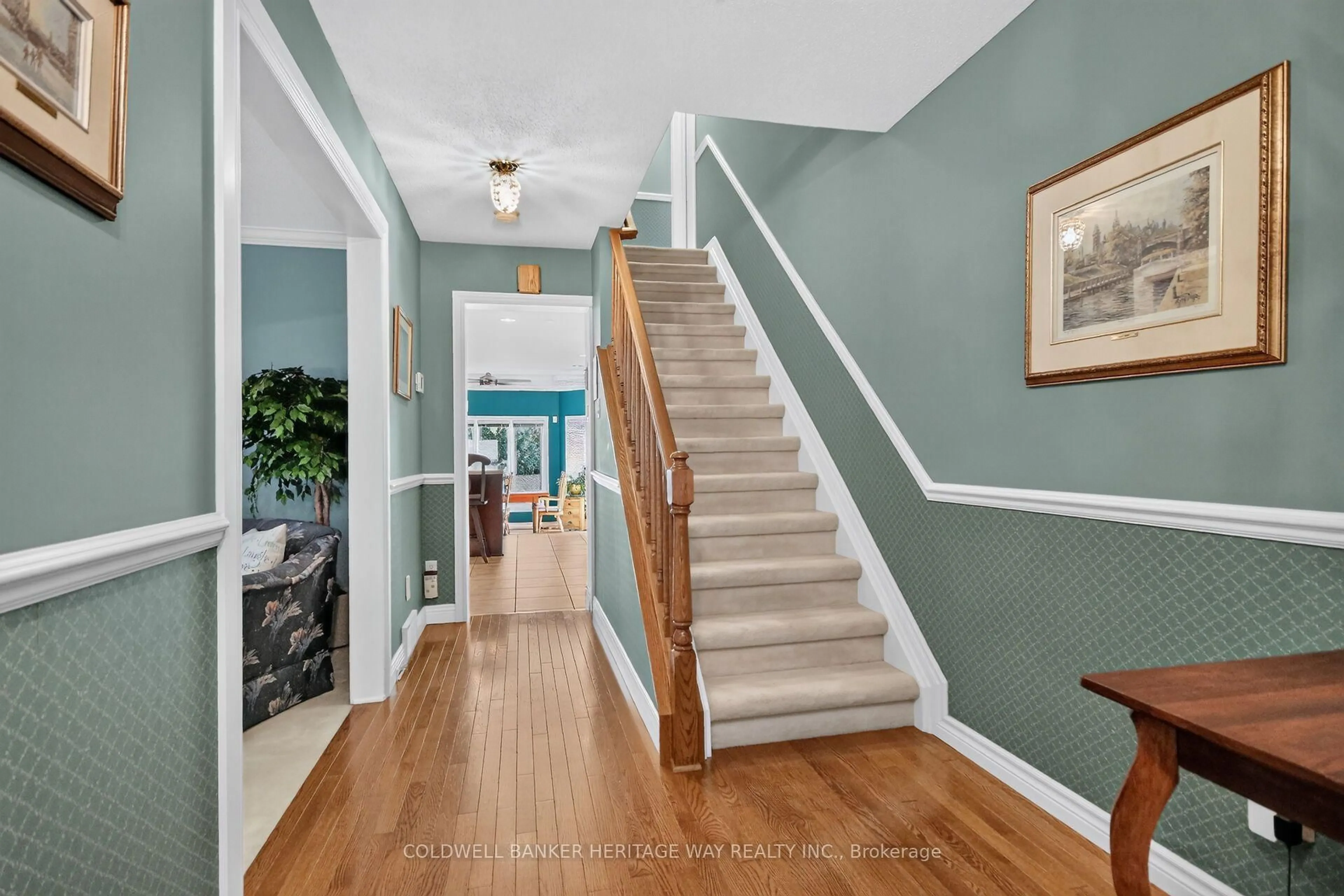 Indoor entryway for 14 Butterfield Rd, Munster Ontario K0A 3P0