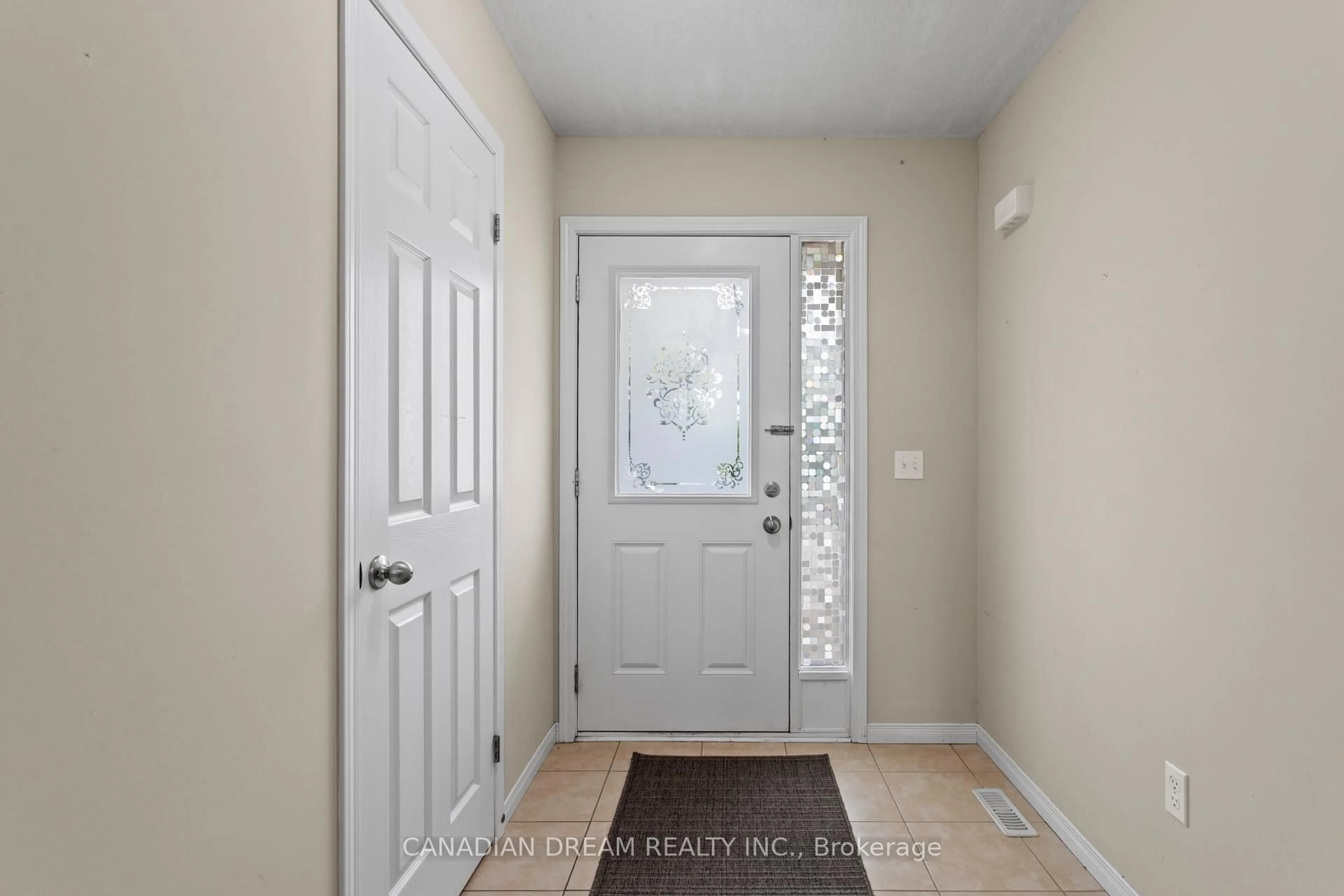 Indoor entryway for 2145 North Routledge Park #60, London North Ontario N6G 0J8