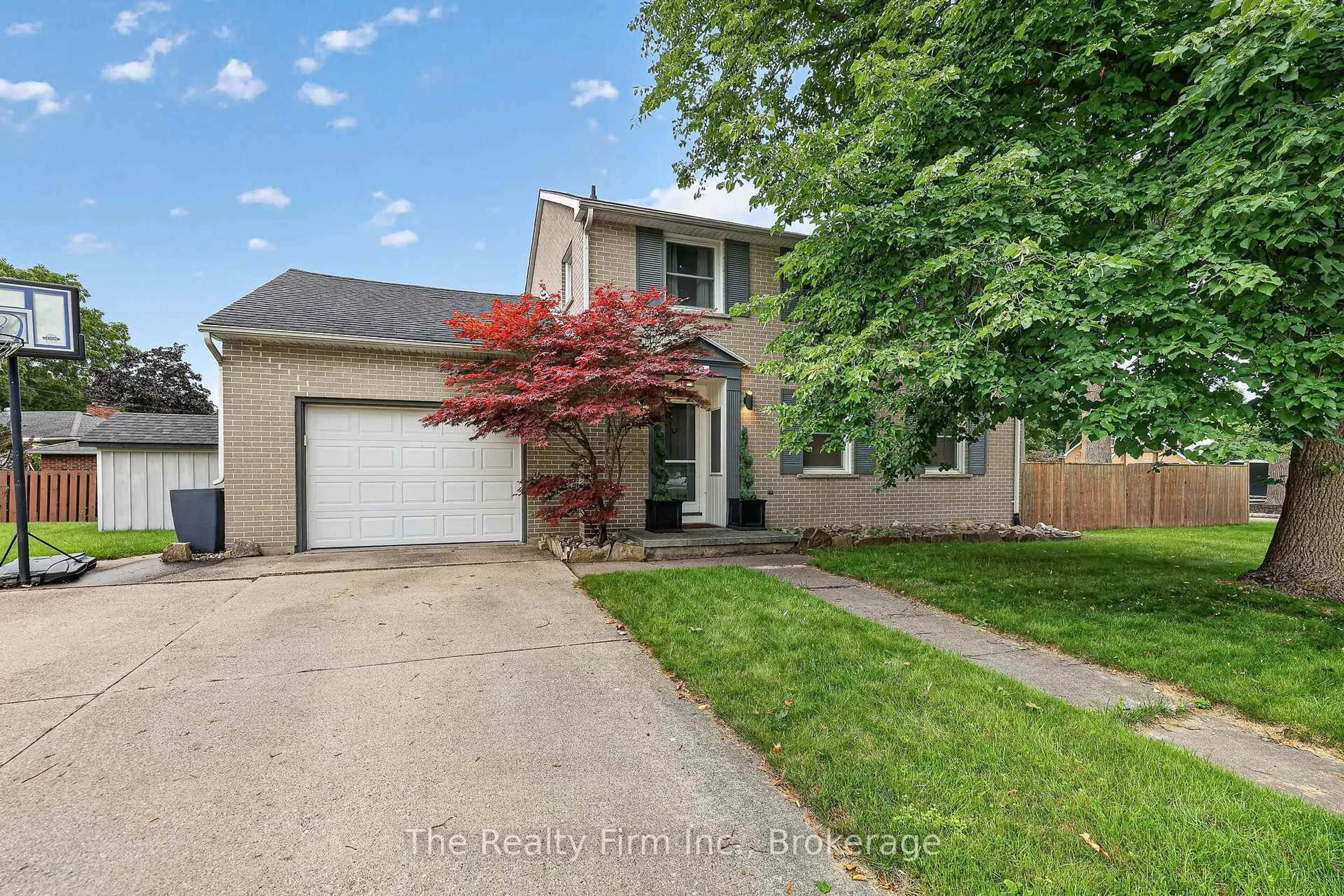 Home with vinyl exterior material, street for 652 Miller St, Woodstock Ontario N4S 5K1
