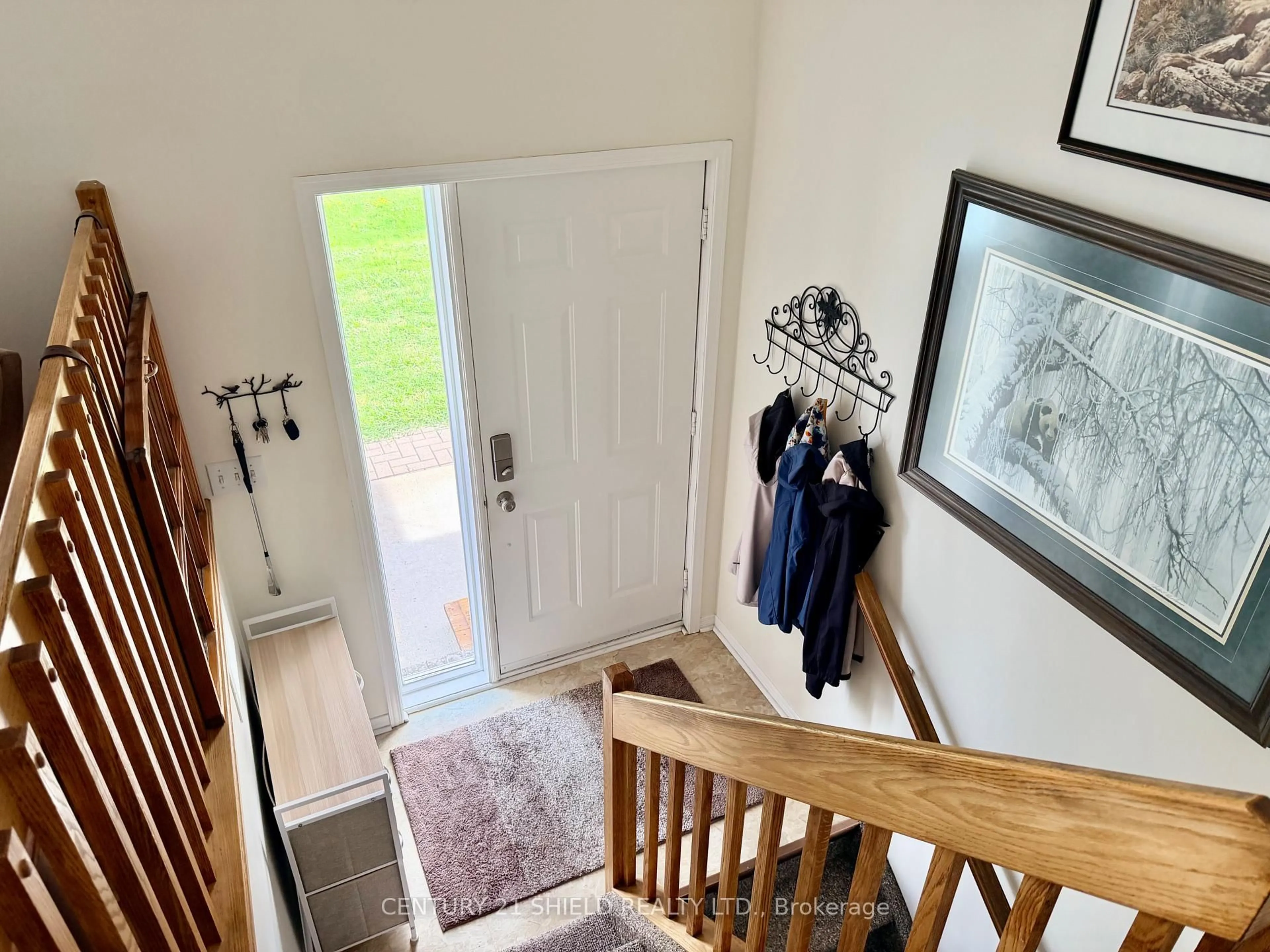 Indoor entryway for 19 Simcoe St, South Stormont Ontario K0C 1P0