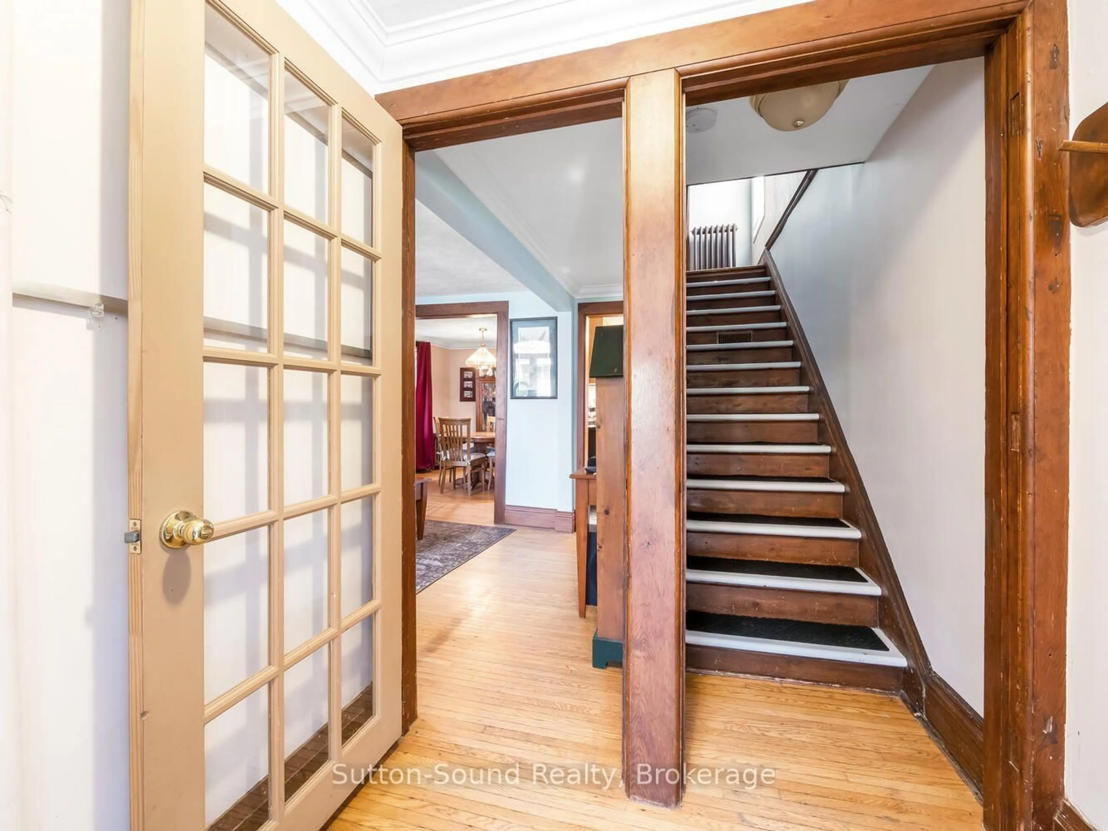 Indoor foyer for 155 5th A St, Owen Sound Ontario N4K 1C4