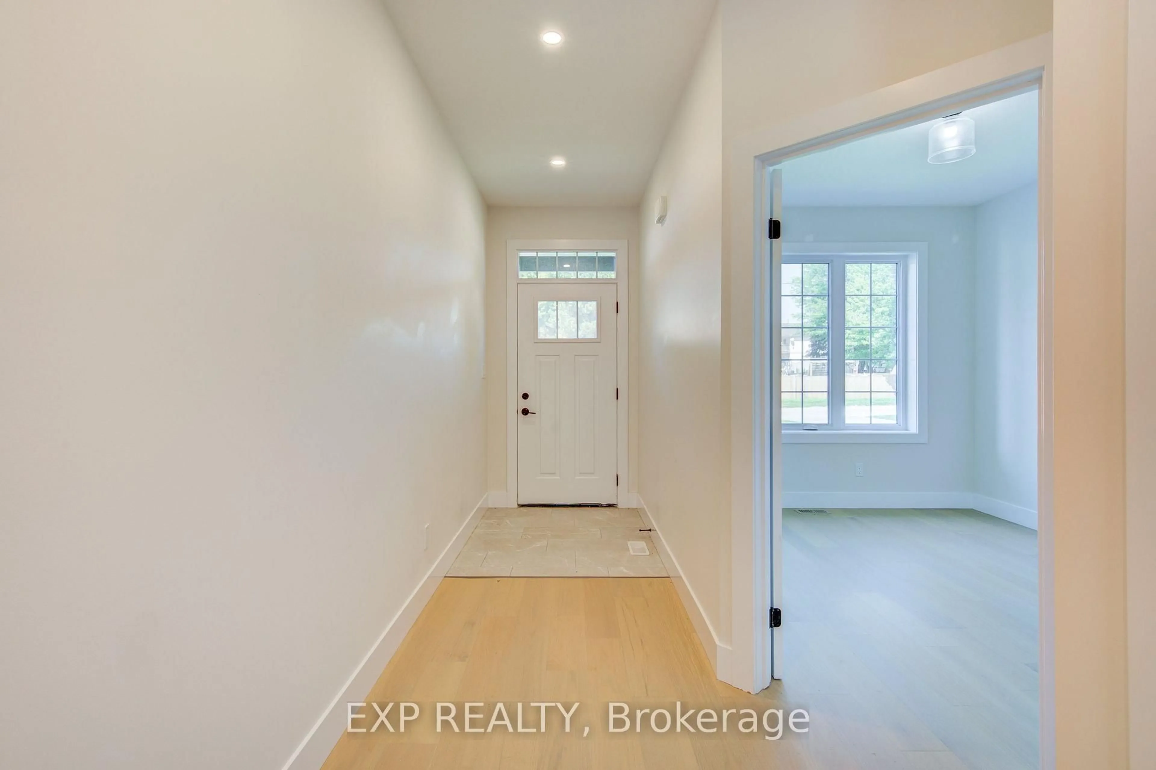 Indoor entryway for 5 South Court St, Norwich Ontario N0J 1P0