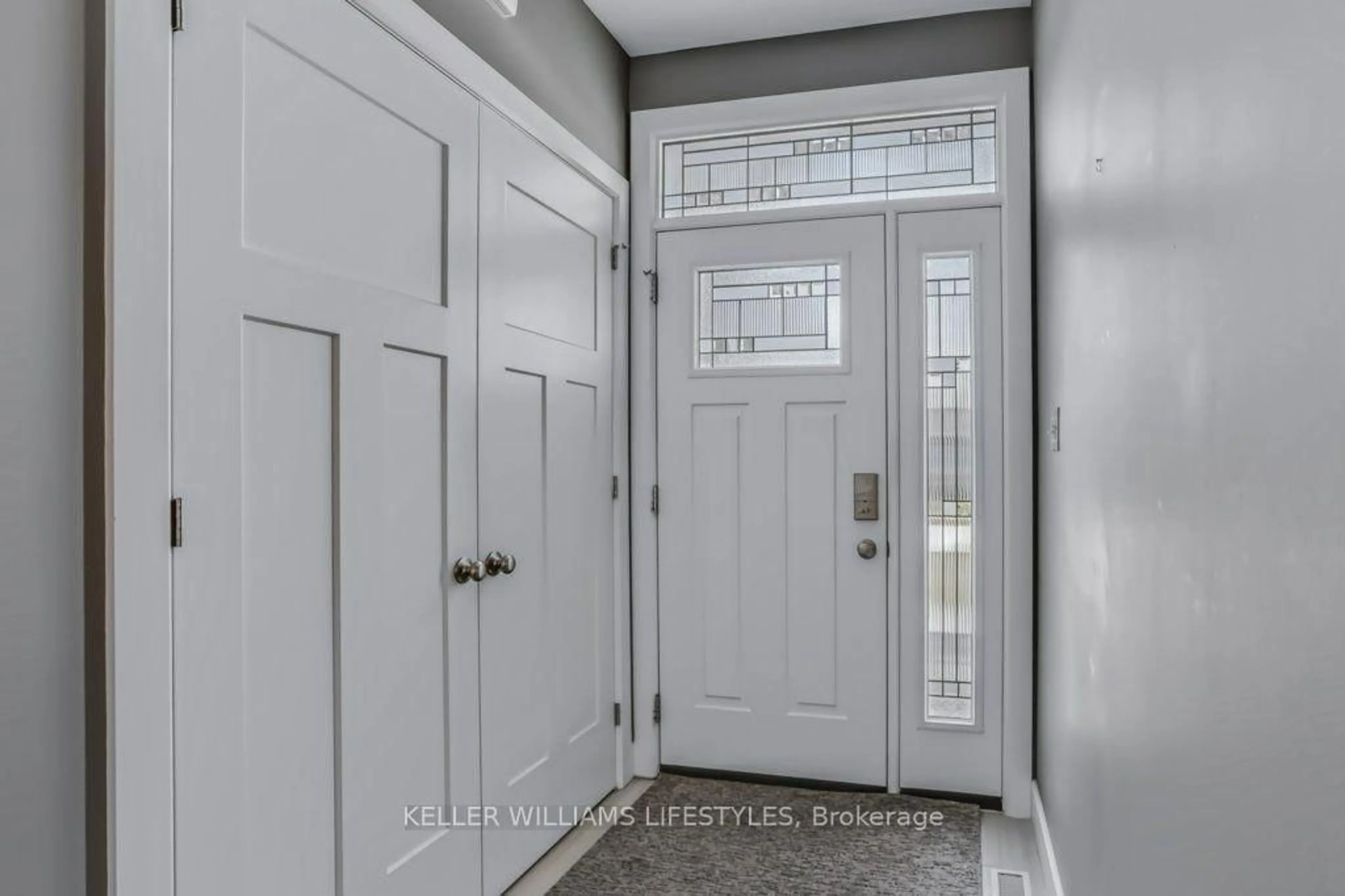 Indoor entryway for 51 Deerfield Rd, Lambton Shores Ontario N0M 1T0