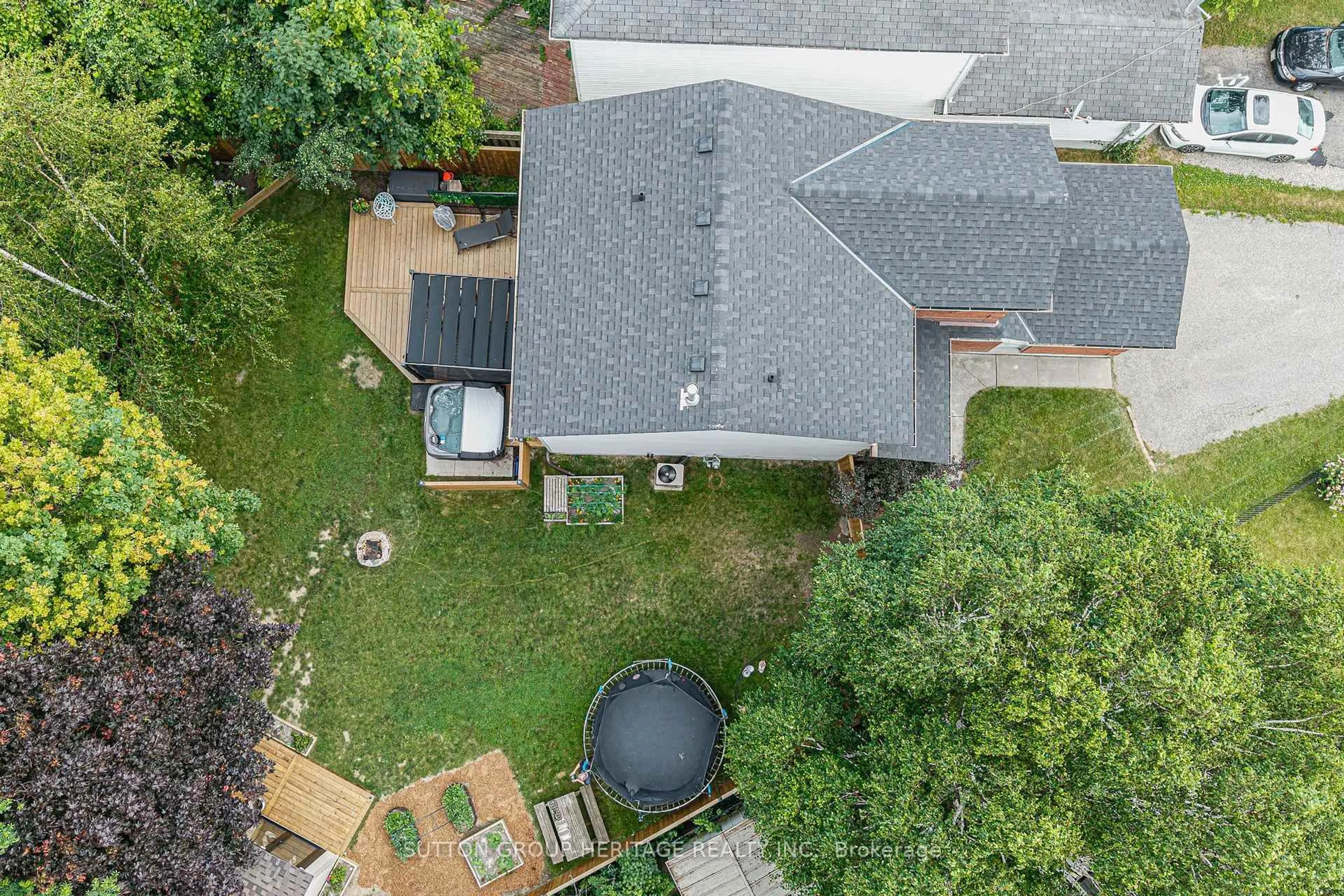 A pic from outside/outdoor area/front of a property/back of a property/a pic from drone, street for 12 Curtis Crt, Port Hope Ontario L1A 4H5