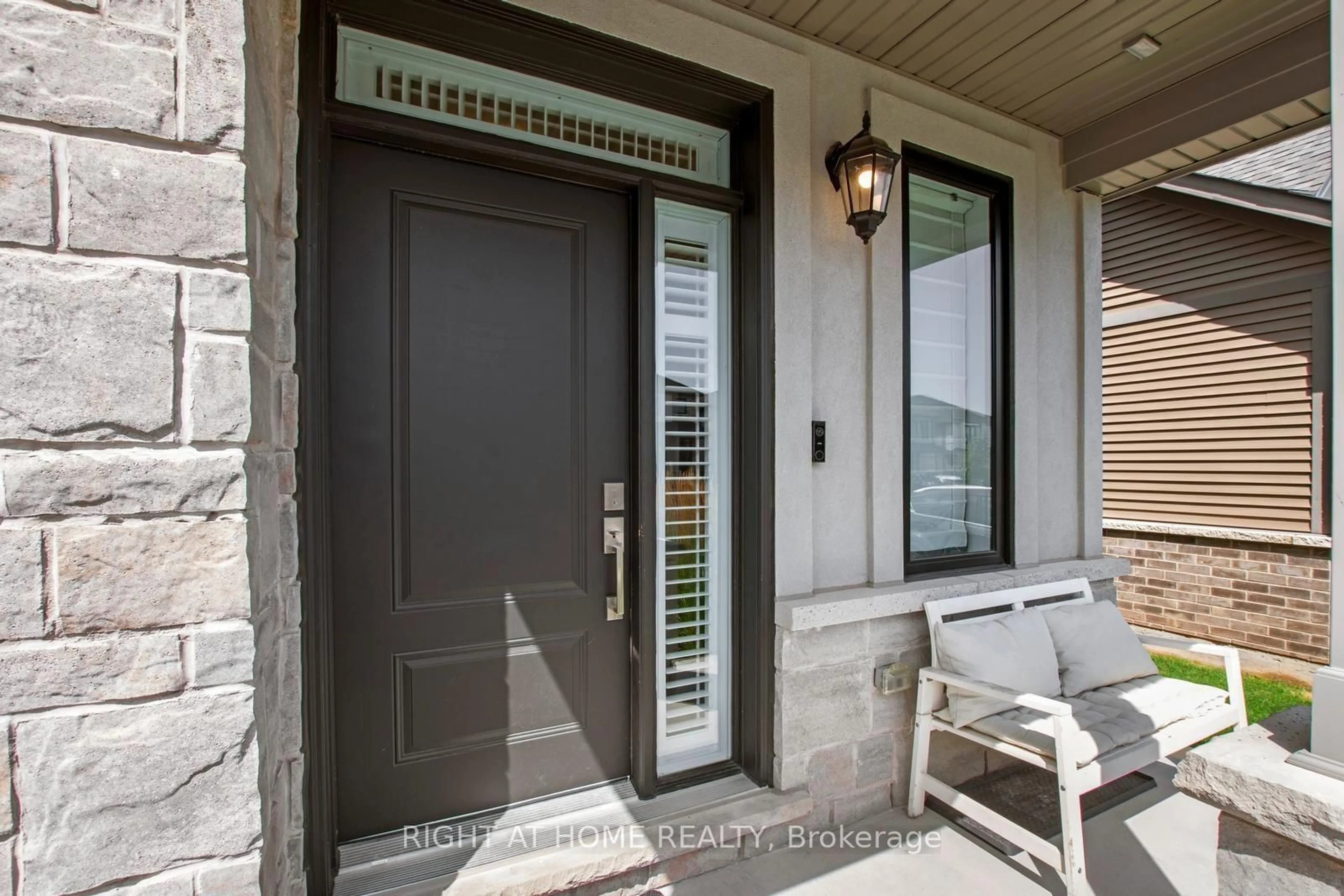 Indoor entryway for 131 Terrace Dr, Grimsby Ontario L3M 0L2