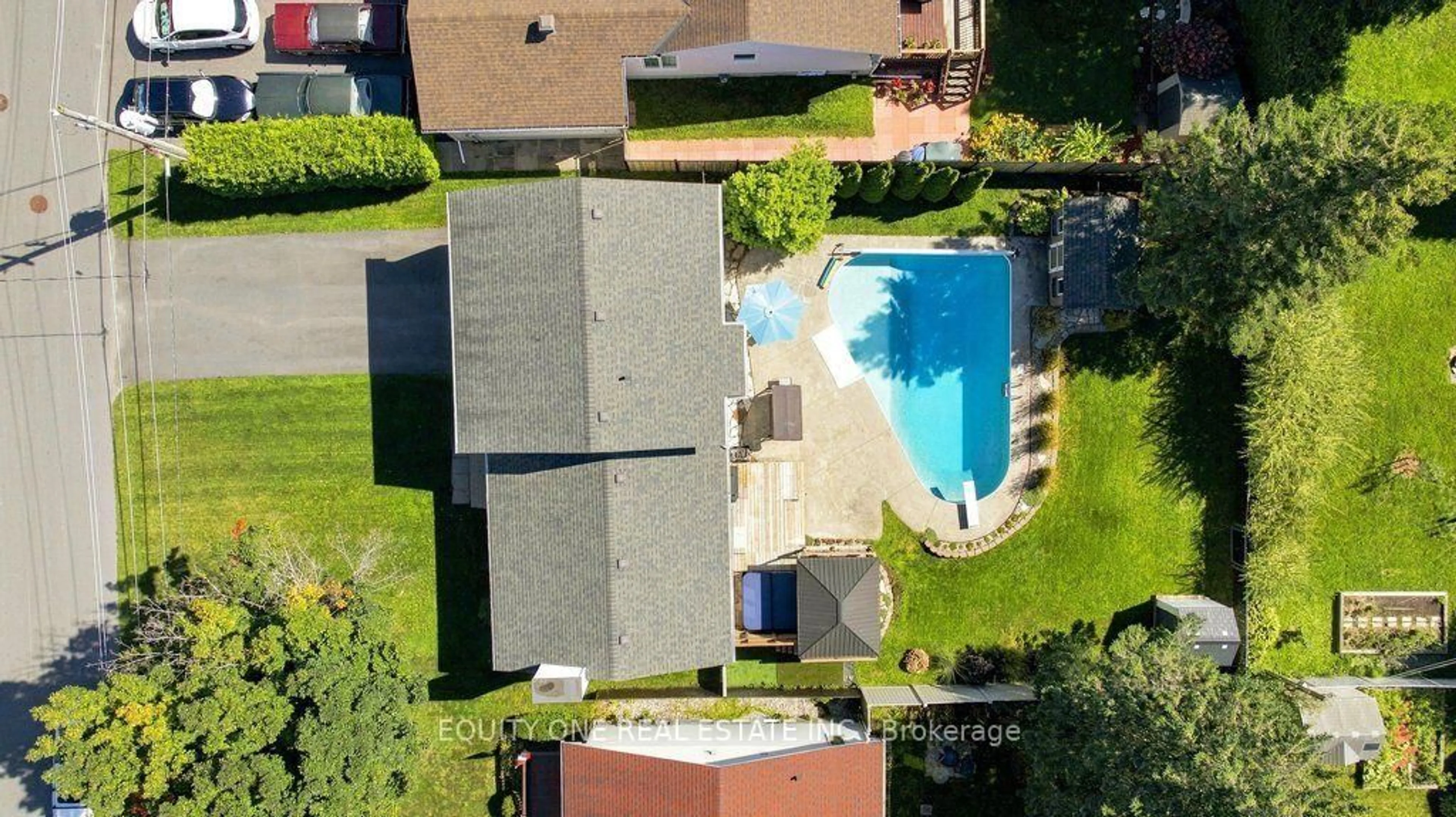 A pic from outside/outdoor area/front of a property/back of a property/a pic from drone, water/lake/river/ocean view for 620 Loucks Dr, Russell Ontario K4R 1B7