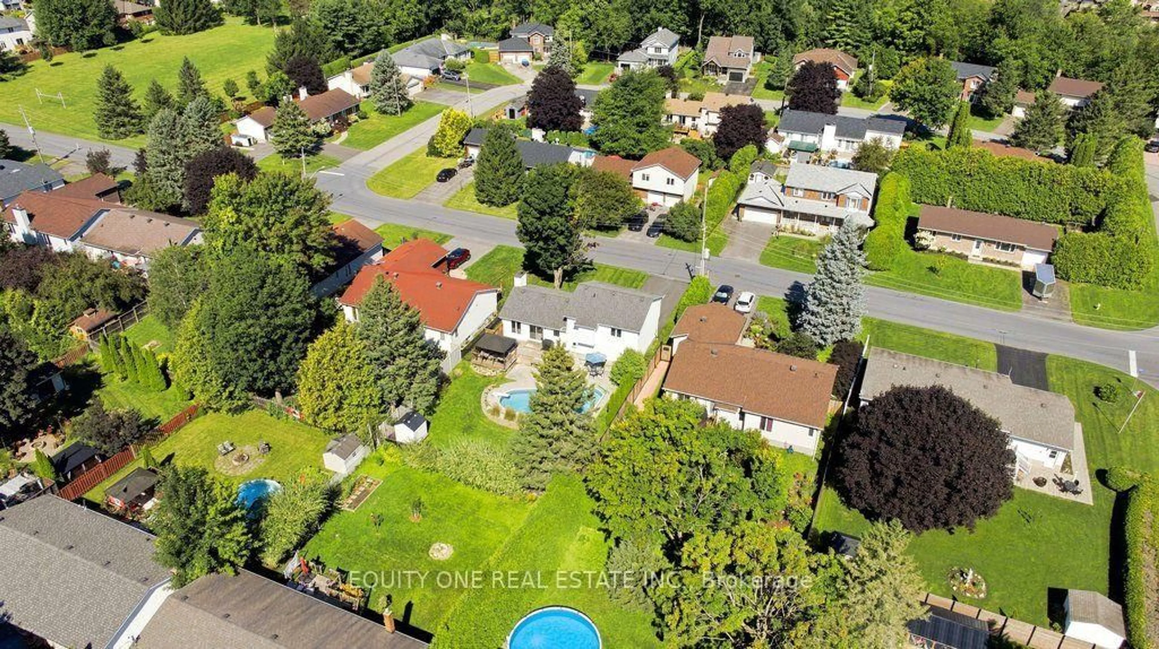 A pic from outside/outdoor area/front of a property/back of a property/a pic from drone, street for 620 Loucks Dr, Russell Ontario K4R 1B7