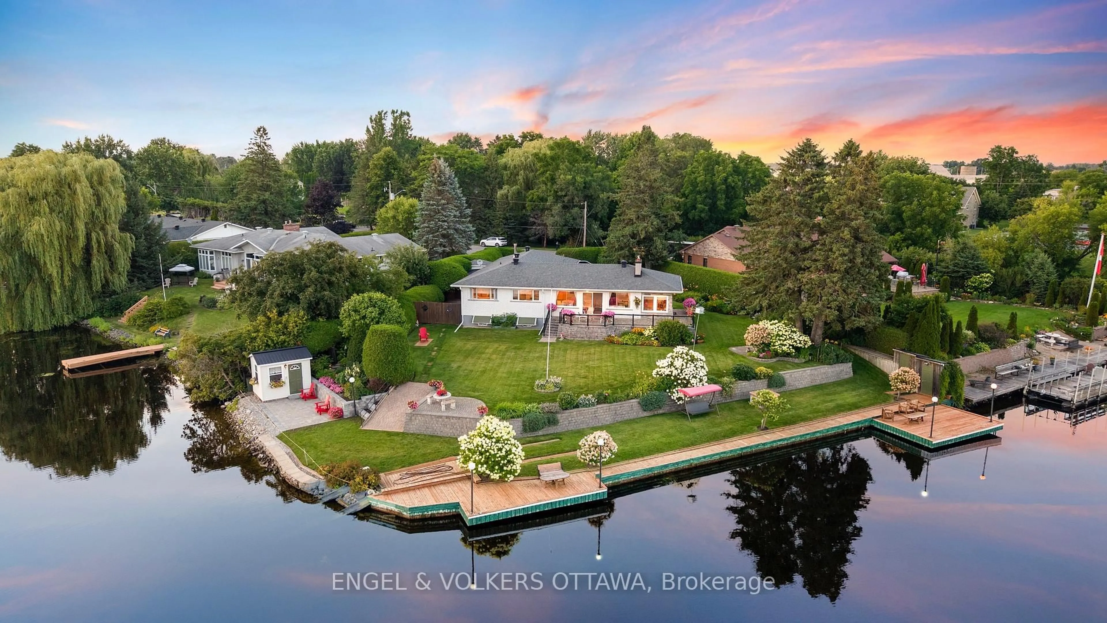 A pic from outside/outdoor area/front of a property/back of a property/a pic from drone, water/lake/river/ocean view for 5046 Mowatview Crt, Ottawa Ontario K4M 1B2