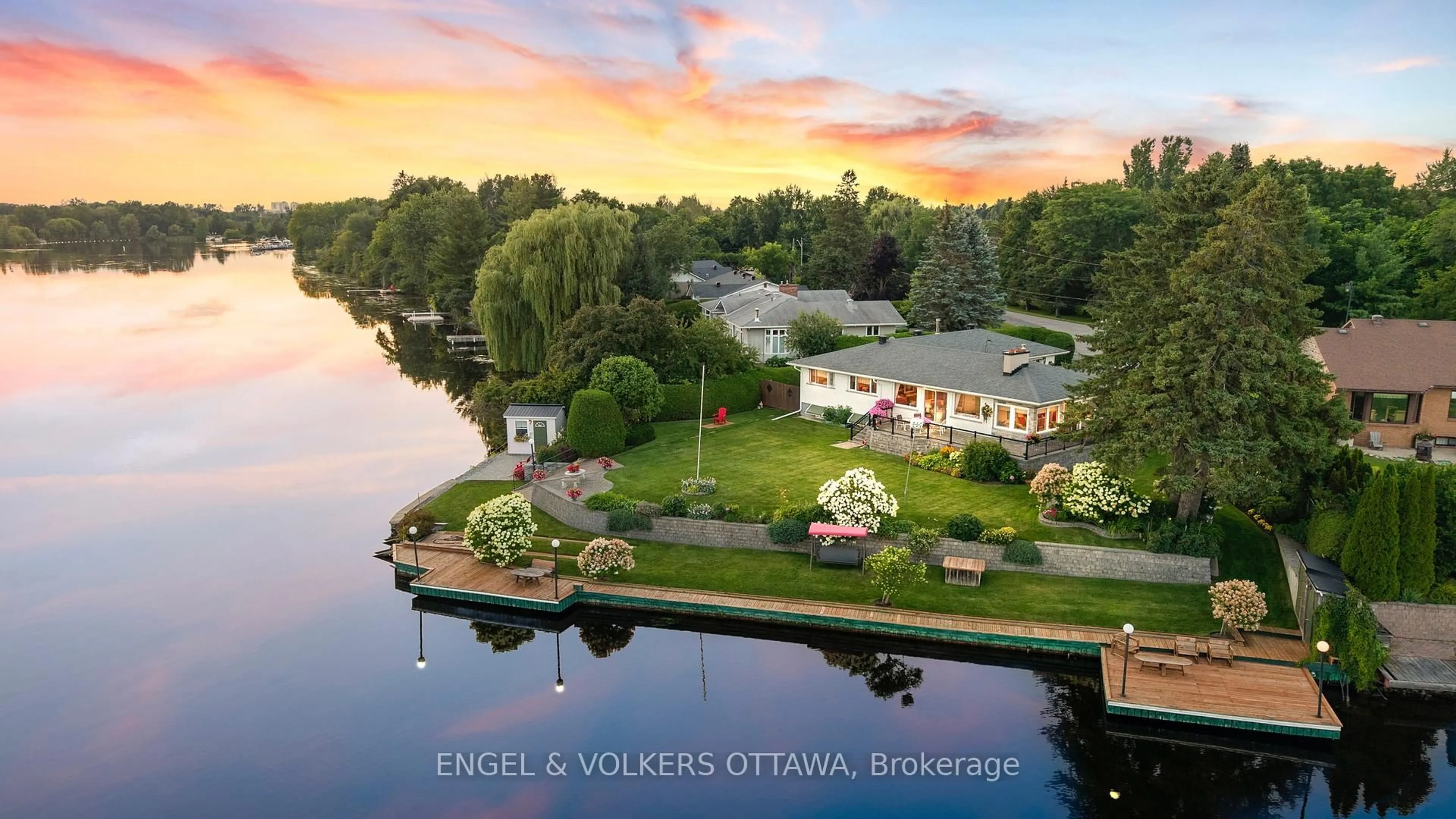 A pic from outside/outdoor area/front of a property/back of a property/a pic from drone, water/lake/river/ocean view for 5046 Mowatview Crt, Ottawa Ontario K4M 1B2