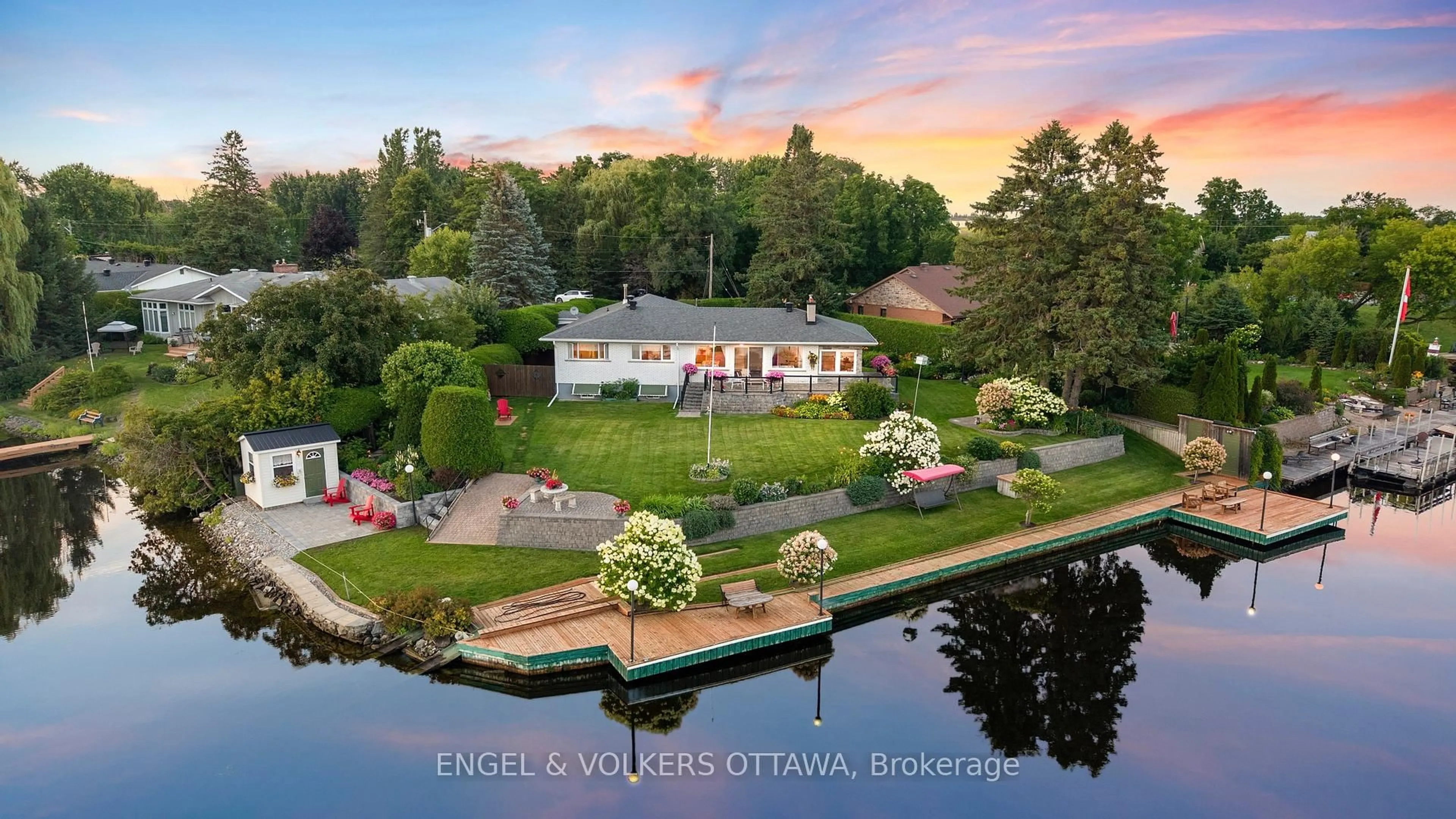 A pic from outside/outdoor area/front of a property/back of a property/a pic from drone, water/lake/river/ocean view for 5046 Mowatview Crt, Ottawa Ontario K4M 1B2
