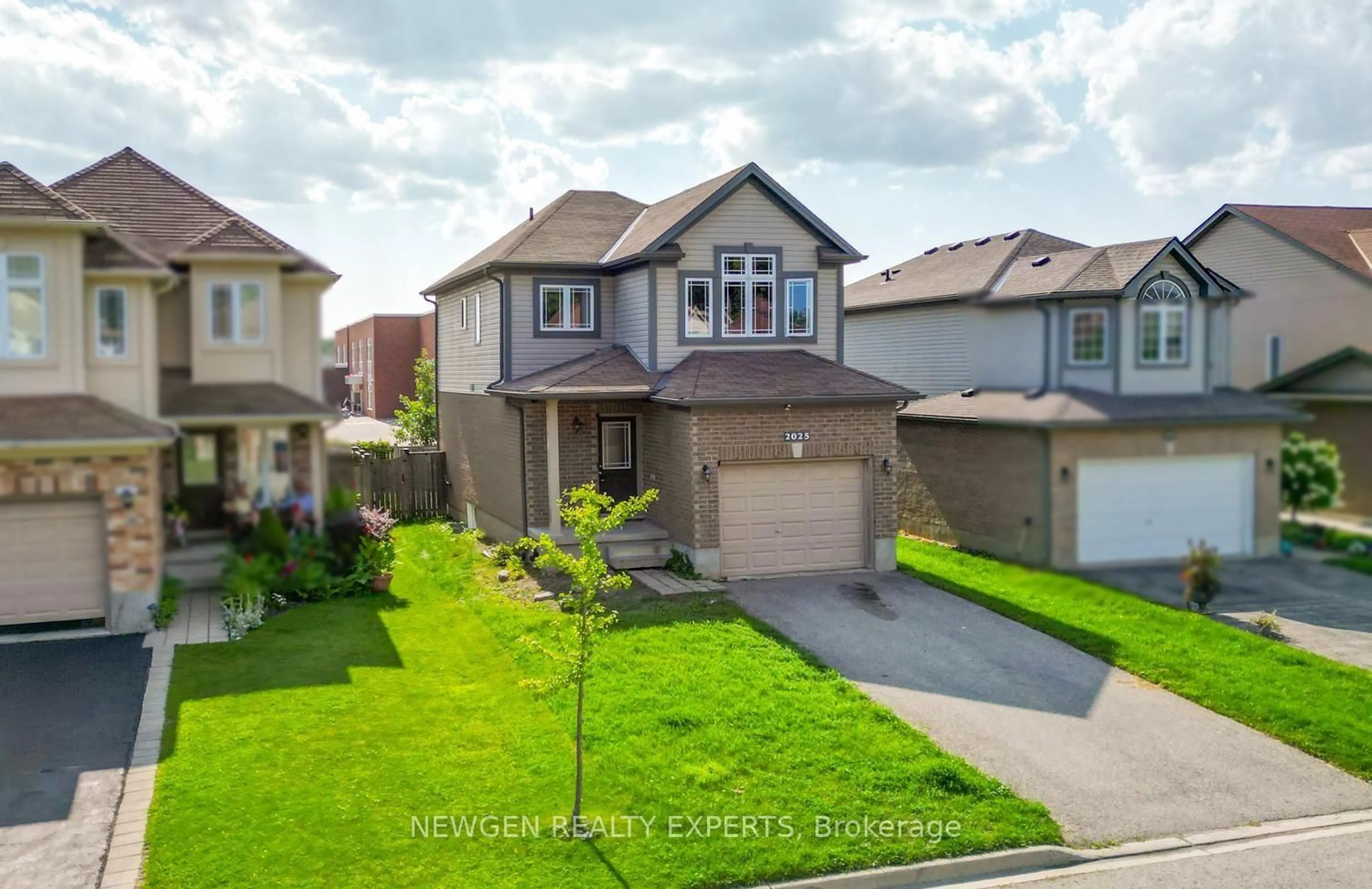 A pic from outside/outdoor area/front of a property/back of a property/a pic from drone, street for 2025 Denview Ave, London North Ontario N6G 0G3