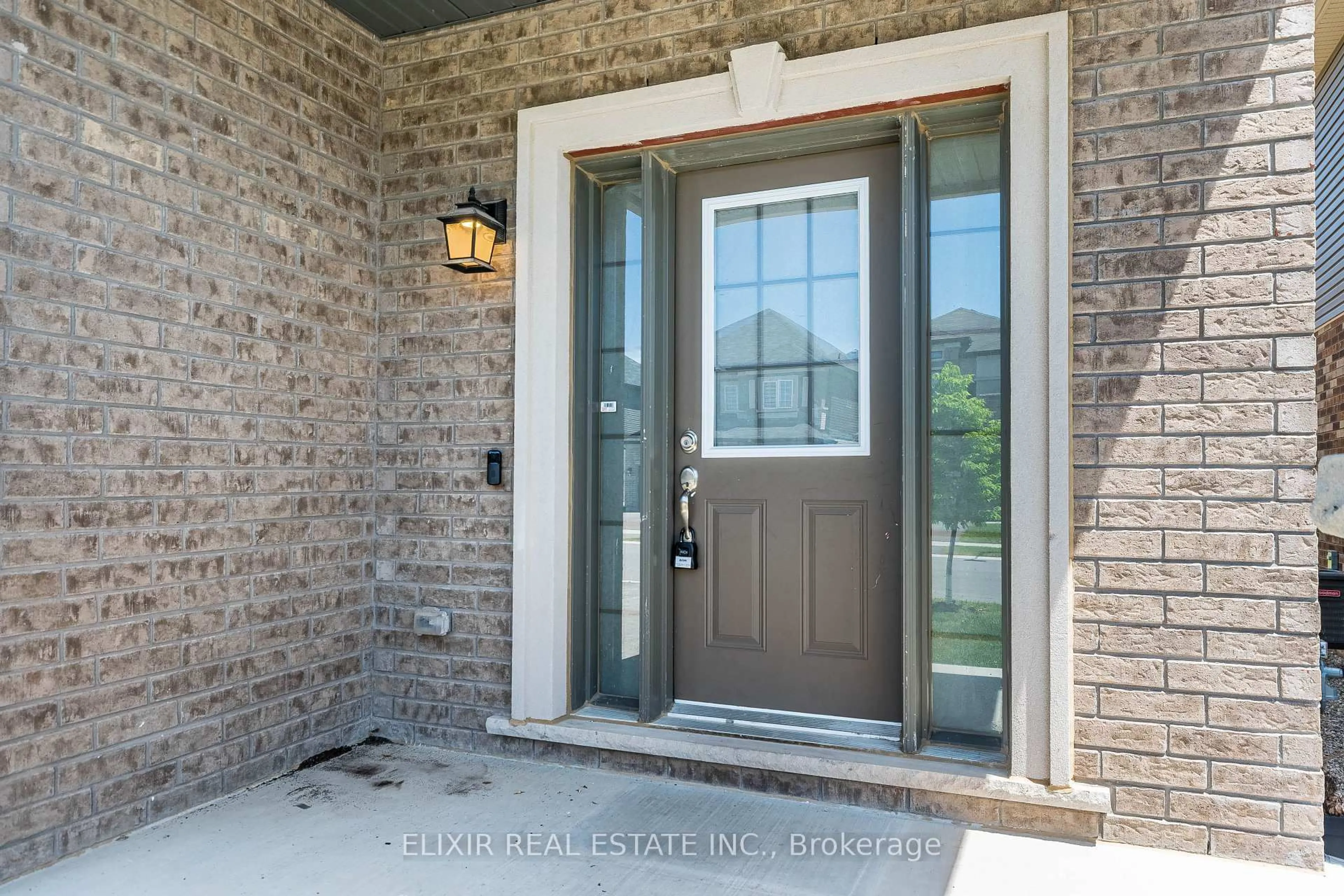 Indoor entryway for 11 Brewis St, Brant Ontario N3L 0L2