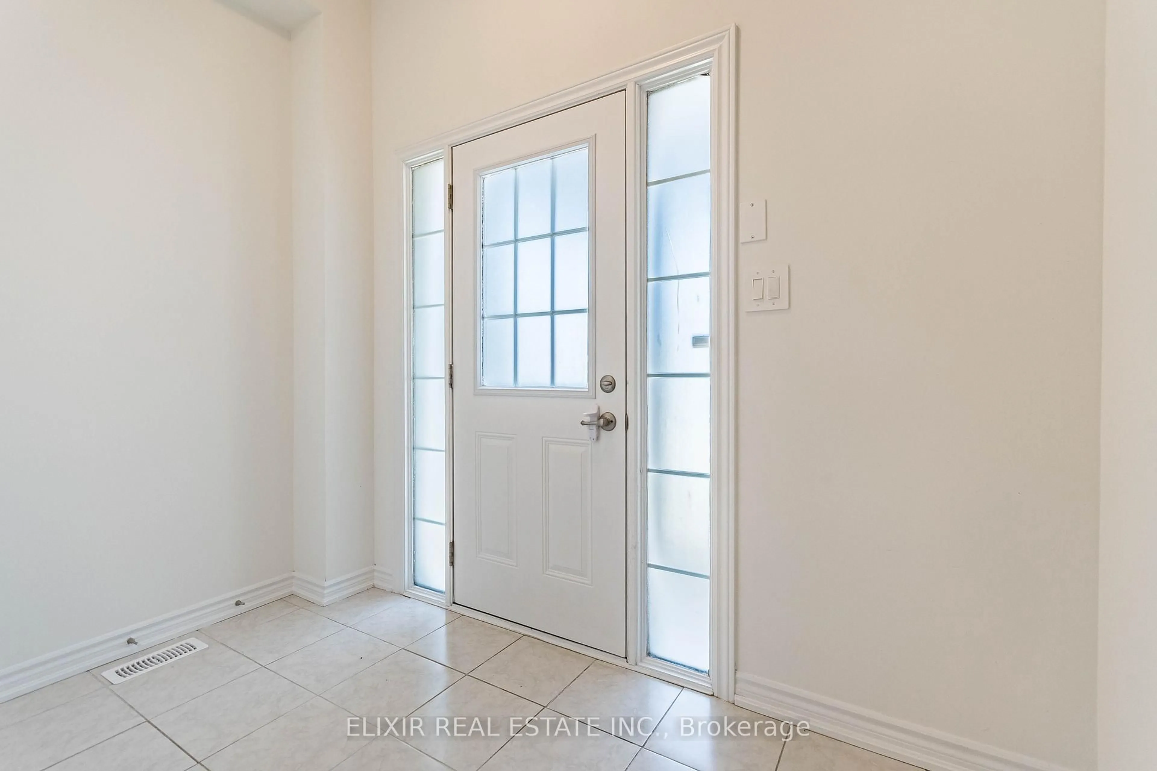 Indoor entryway for 11 Brewis St, Brant Ontario N3L 0L2