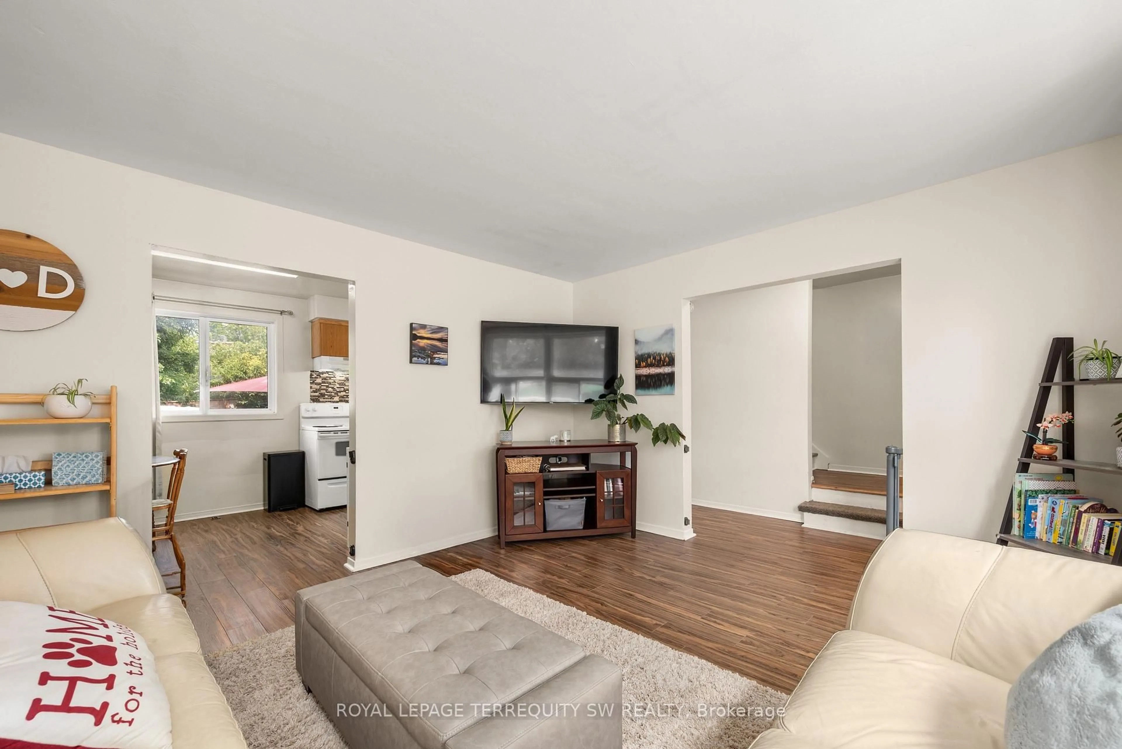 Living room with furniture, unknown for 46 Northlin Park Rd, Kawartha Lakes Ontario K9V 4P4